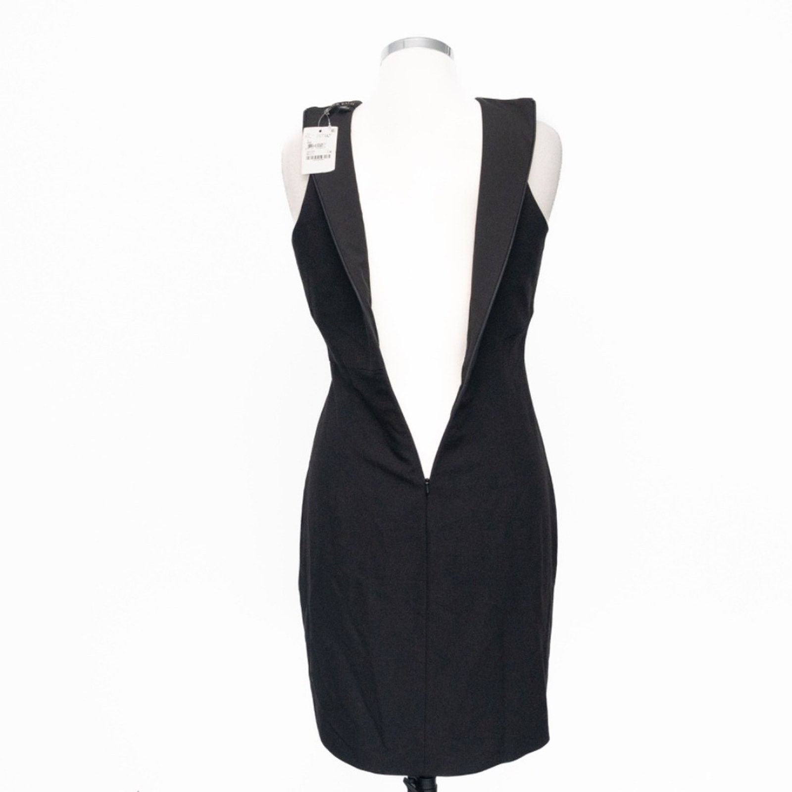 Black Halo Black Halo. Brett Draped Sleeveless Mini Dress. Size M / US 6-8 / IT 42-44 - 14 Thumbnail
