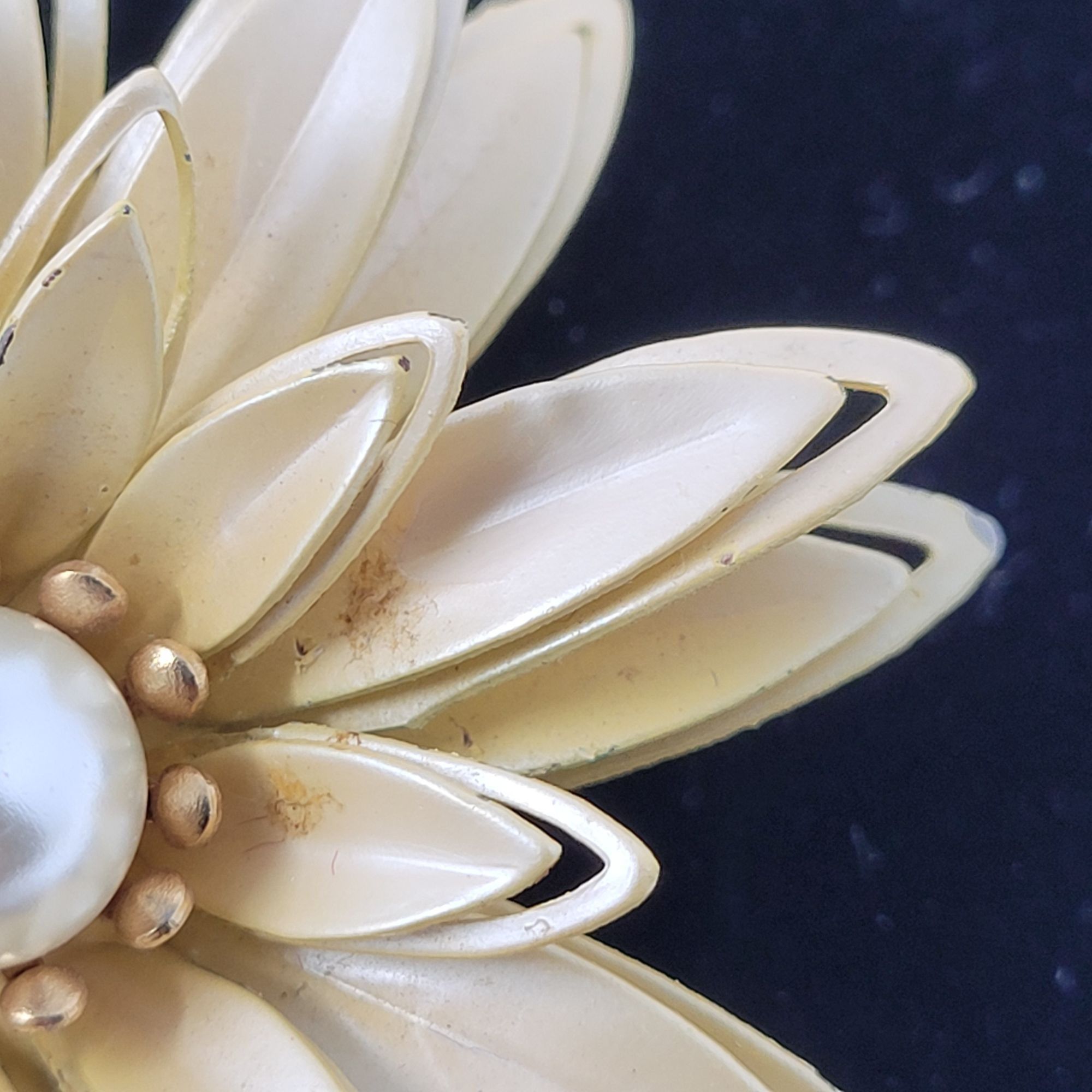 Vintage Vintage 3D Pearlized Beige Enamel Flower Brooch Pin Faux Pea Size ONE SIZE - 7 Thumbnail