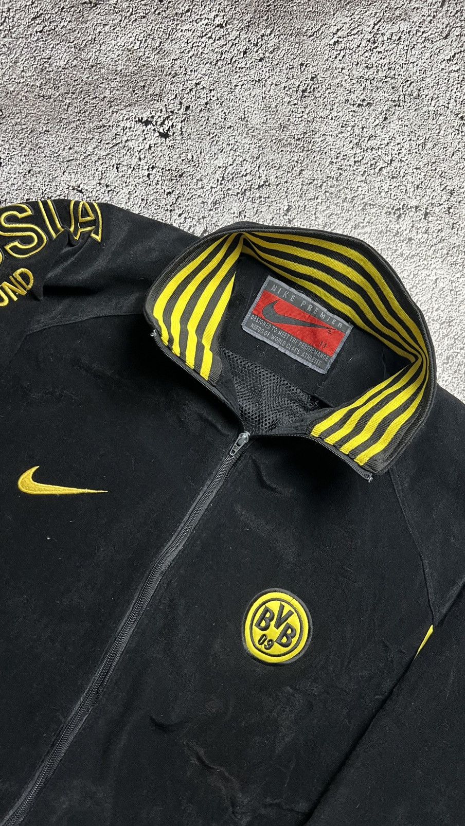 Nike VTG 90’s Nike premier borussia dortmund zip jacket Size US L / EU 52-54 / 3 - 2 Thumbnail