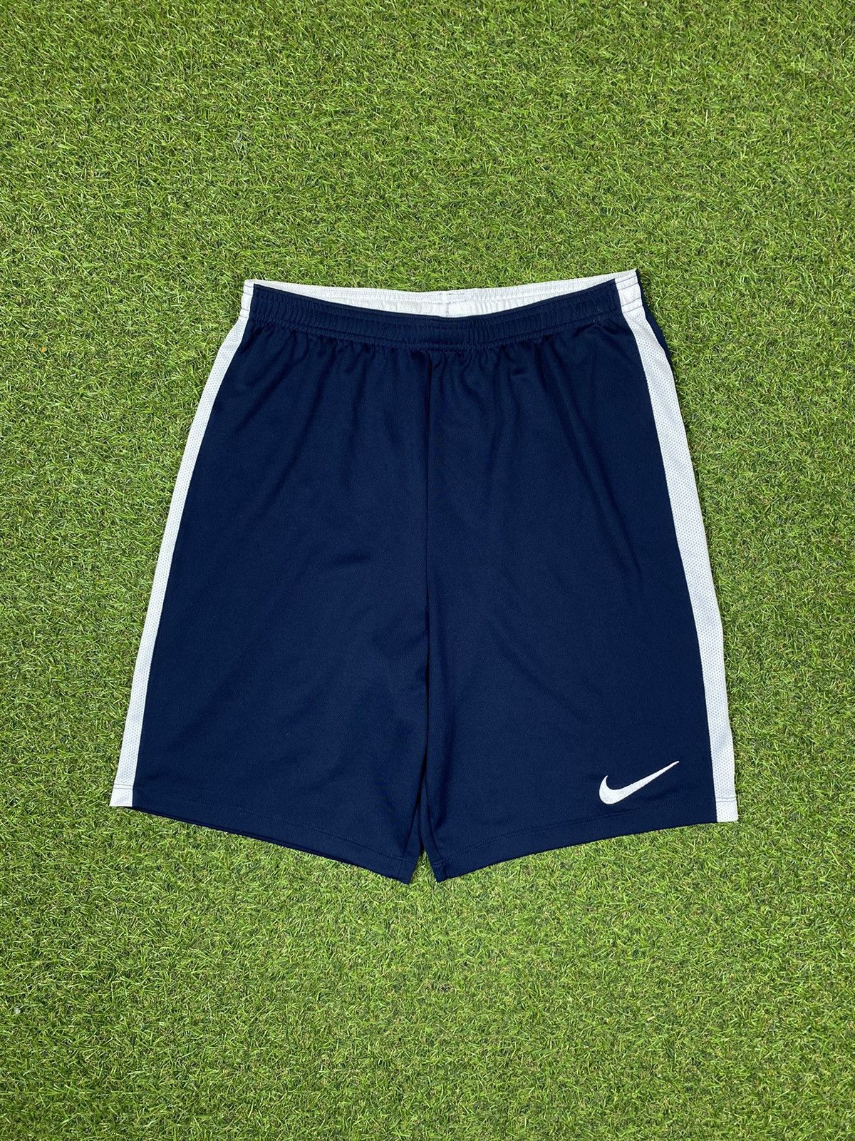Nike Vintage Nike shorts streetwear swoosh casual y2k size M Size US 32 / EU 48 - 1 Thumbnail