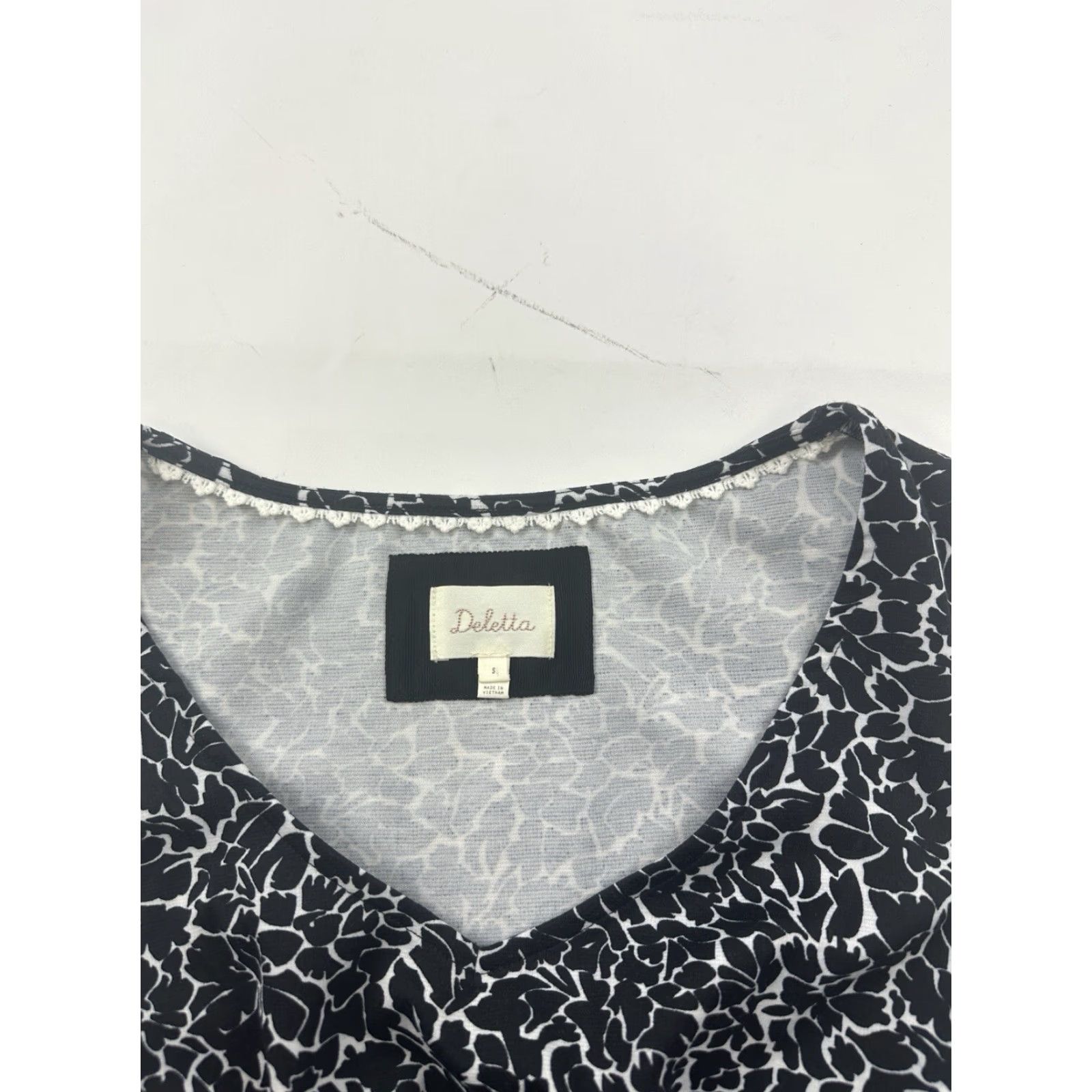 Anthropologie Anthropologie Deletta Blouse Womens Small Black Sleeveless V-Neck Floral Pleated Ruffle Elastic Waist Stretch Lightweight Bohemian Designer Size S / US 4 / IT 40 - 2 Thumbnail