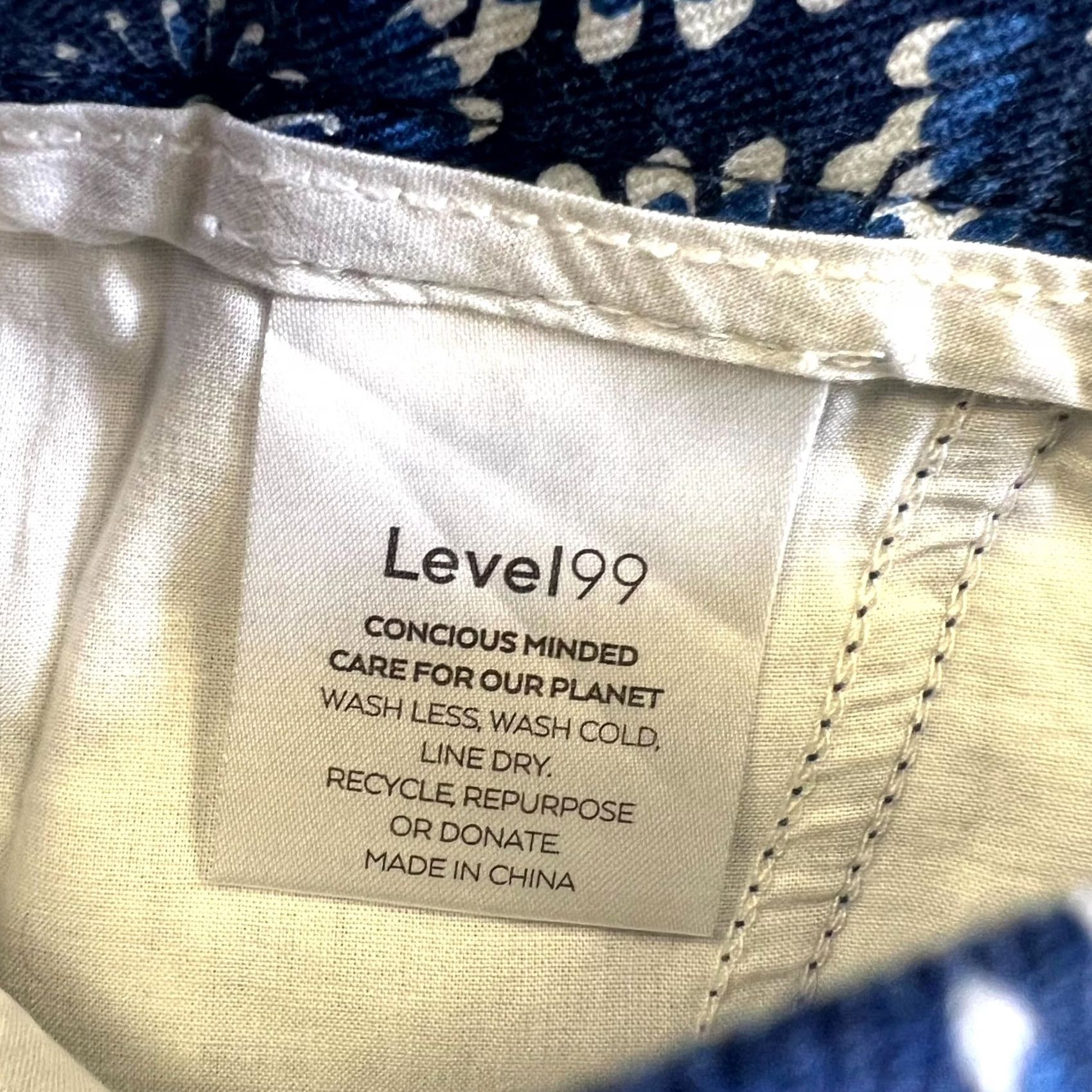 Vintage Level 99 Cindie Shorts Women's 27 Blue Floral Print Stretch Slash Pockets Casual Size 27" / US 4 / IT 40 - 7 Thumbnail