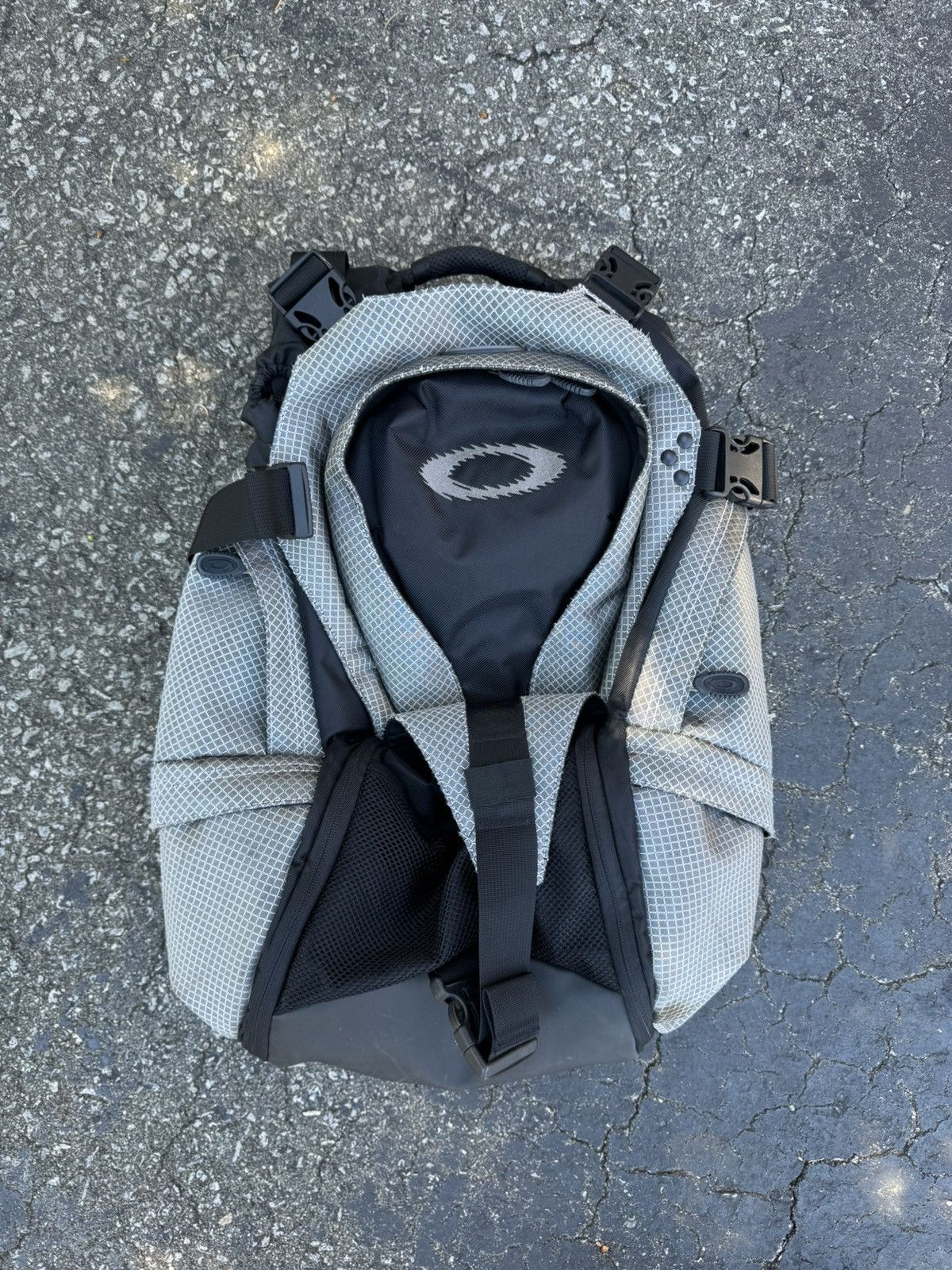 Oakley × Vintage 2004 Oakley waterproof backpack black/silver Size ONE SIZE - 1 Thumbnail
