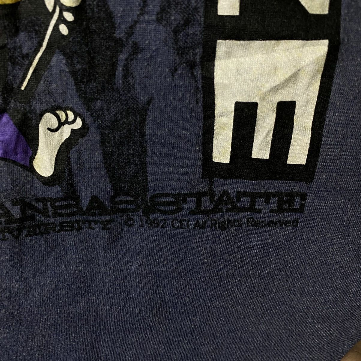 Vintage 1992 Kansas State University Blaze Basketball NCAA T Shirt Size US L / EU 52-54 / 3 - 3 Thumbnail