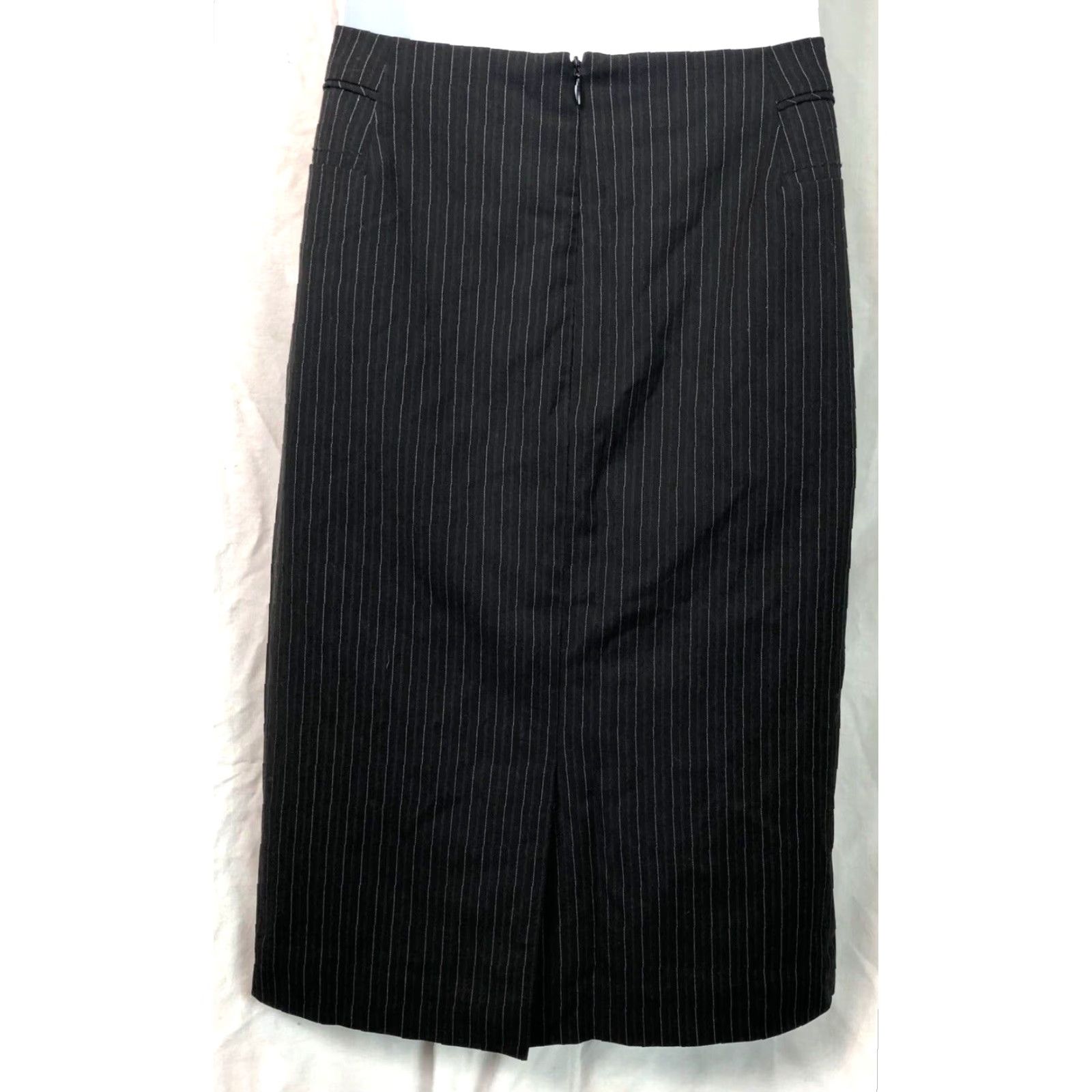 Worthington Worthington Straight Skirt 12 Black Pinstripe Knee Length Lined 34”waist Career Skirt Women Adult Regular Knee Length Black Pinstripe 90s? Size 34" / US 12 / IT 48 - 3 Thumbnail