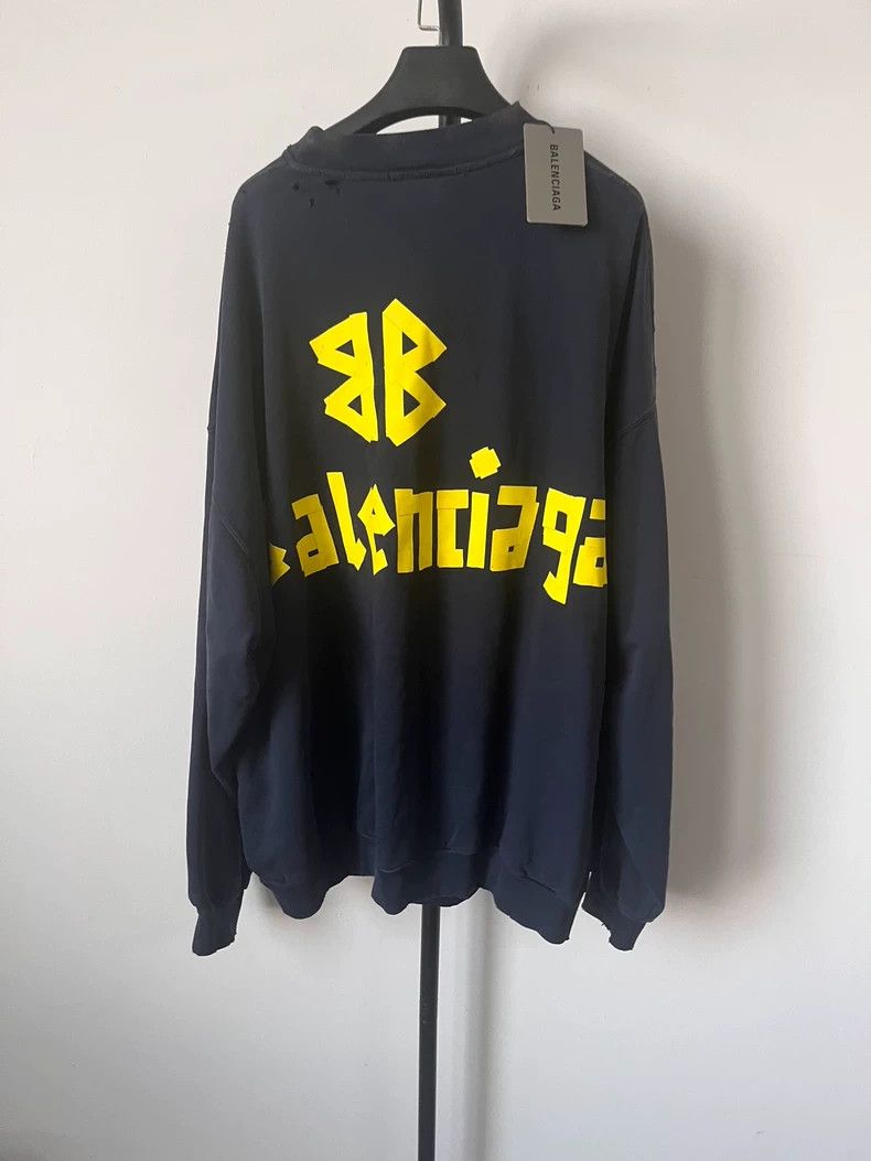 Balenciaga Balenciaga An old crewneck sweatshirt made of duct tape Size US M / EU 48-50 / 2 - 2 Thumbnail