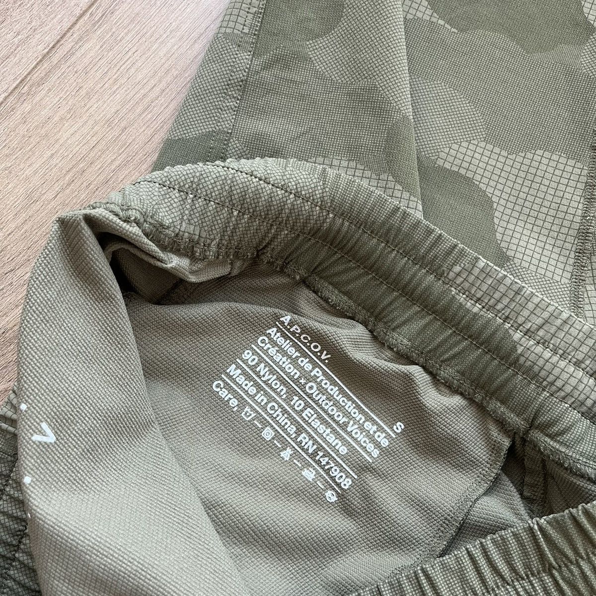 A.P.C. × Outdoor Voices A.P.C. x Outdoor Voices “a.p.c.o.v.” activewear pants Size US 38 / EU 54 - 8 Thumbnail