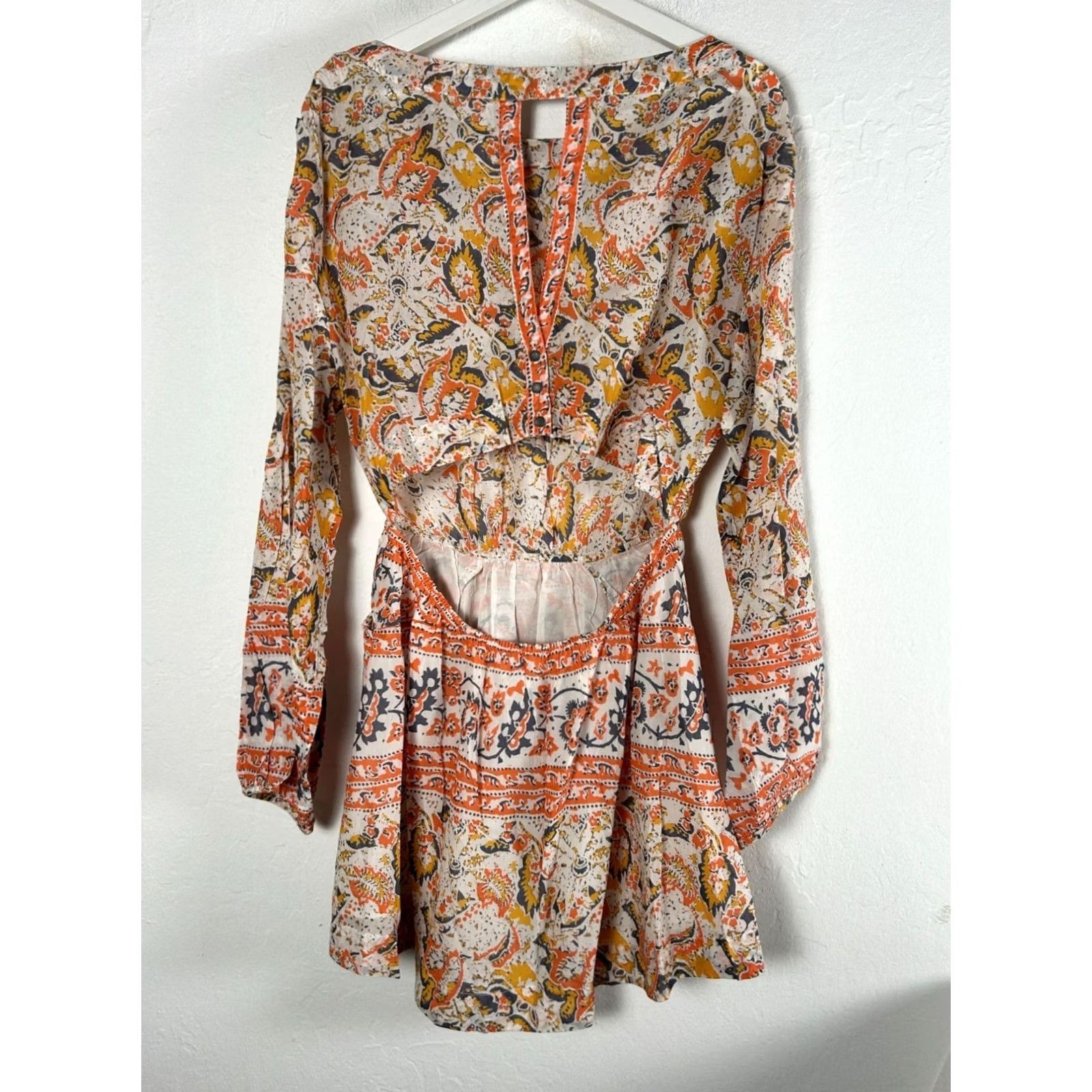 Free People VINTAGE-NOT? Free People Mini Dress Short Sun Printed Long Sleeve Cut Out Back Button NWOT Size S / US 4 / IT 40 - 3 Thumbnail