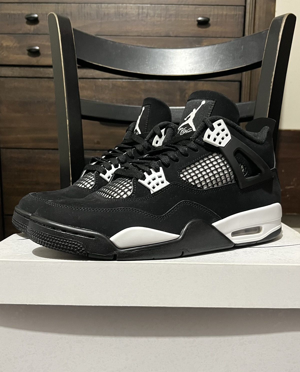 Nike Air Jordan 4 Retro “White Thunder” 2024