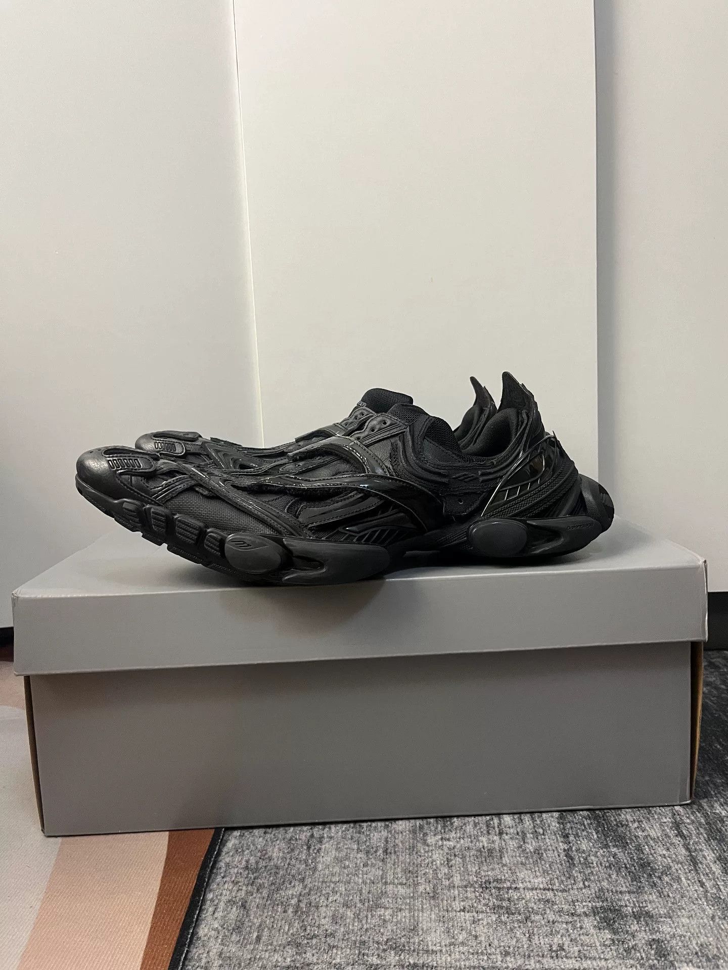 Balenciaga Balenciaga Lowtop Sneakers 41 Men Size US 8.5 / EU 41-42 - 1 Thumbnail
