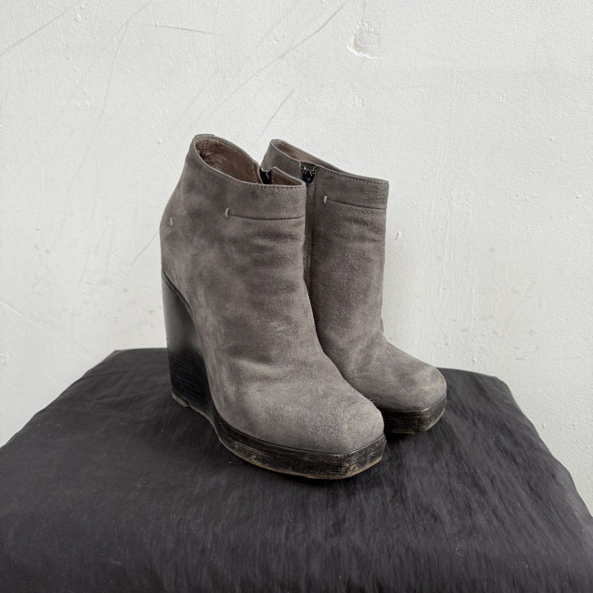 Costume National Costume National Grey Suede Wedge Ankle Boots Size US 8 / IT 38 - 2 Thumbnail