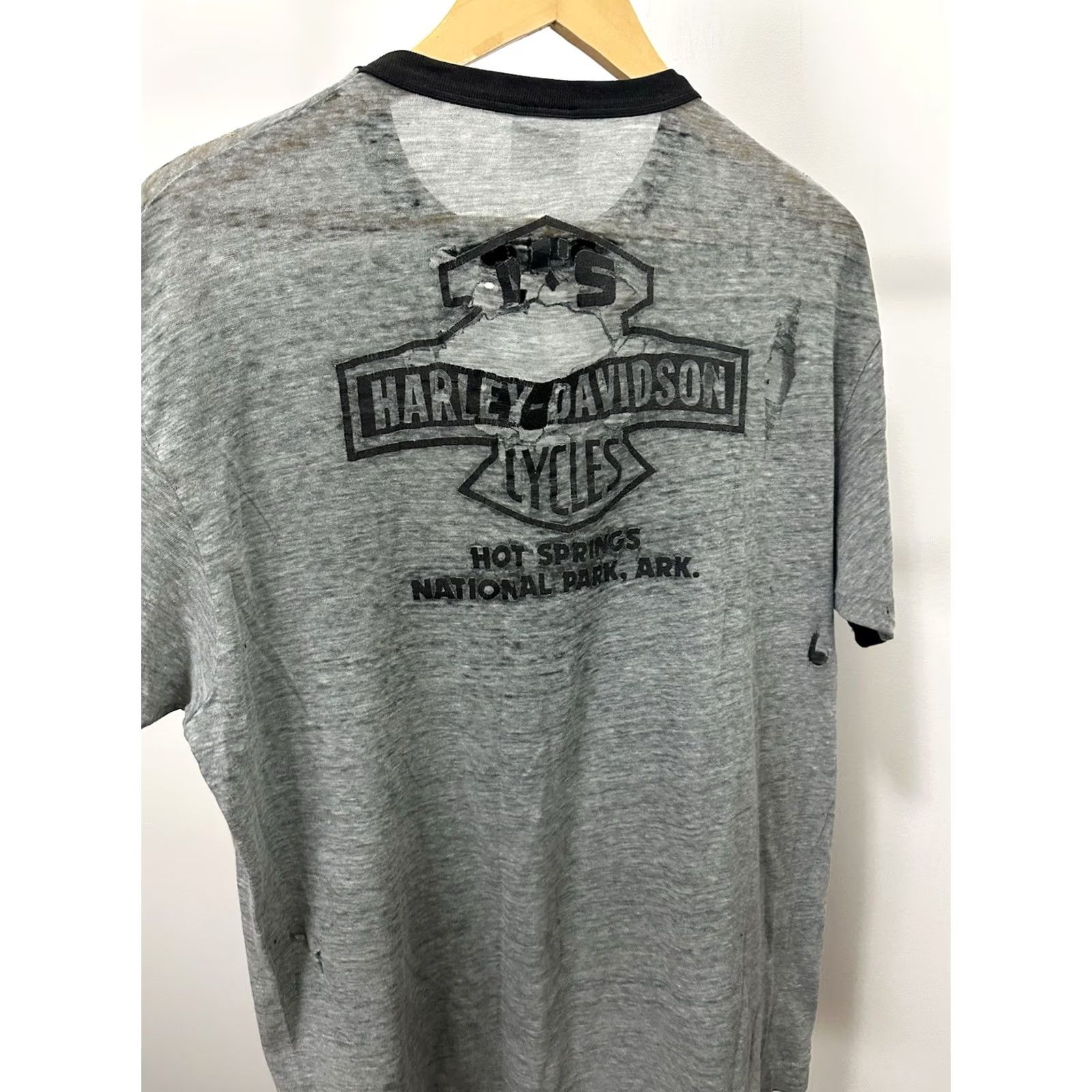 Hanes VTG 80s Harley Davidson 3D Emblem Thrashed Paper Thin Burnout T-Shirt XL Mens Gray Harley Davidson Shirt XL Mens Distressed Biker Grunge 80s Size US XL / EU 56 / 4 - 6 Thumbnail