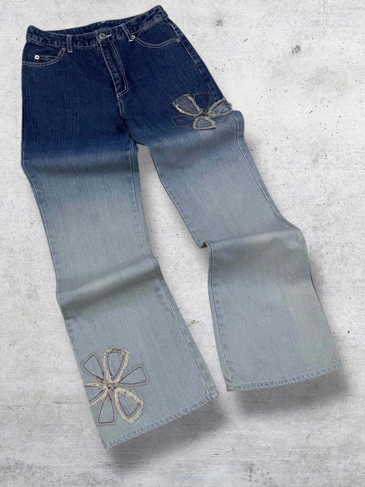 VINTAGE JAPAN 90S FLORA APPLIQUE FLARED ARTSY TWIST DENIM