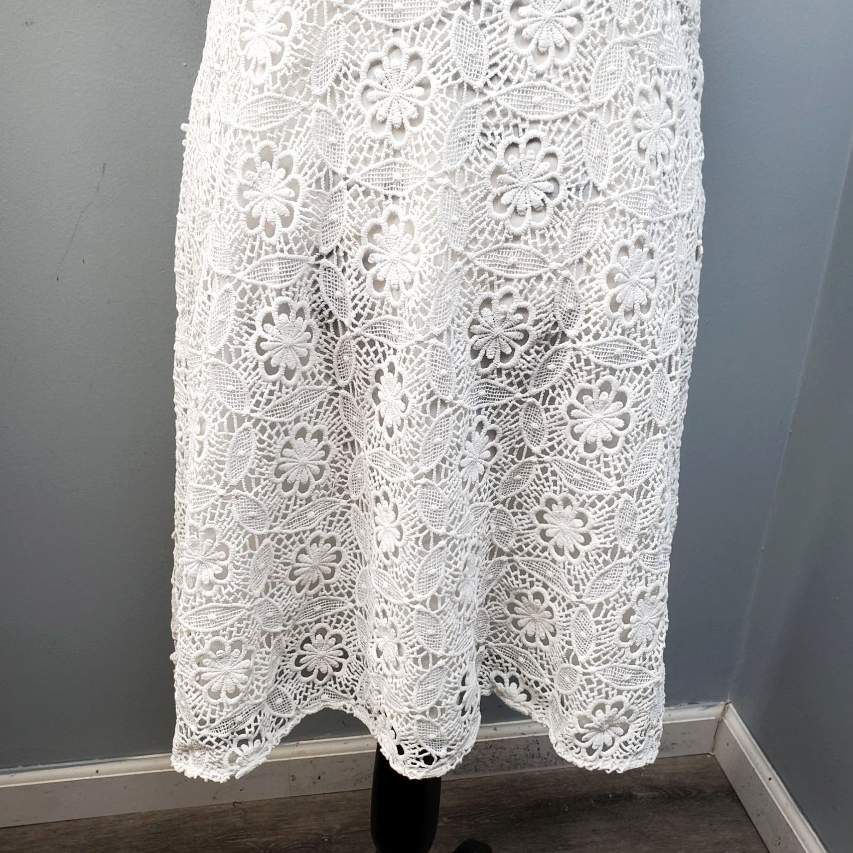 Loft LOFT Ann Taylor White Lace Back Zip A-Line Dress Womens Size 6 Midi Sleeveless Embroidered Lined Casual Party Cocktail, 100% Polyester Size M / US 6-8 / IT 42-44 - 6 Thumbnail