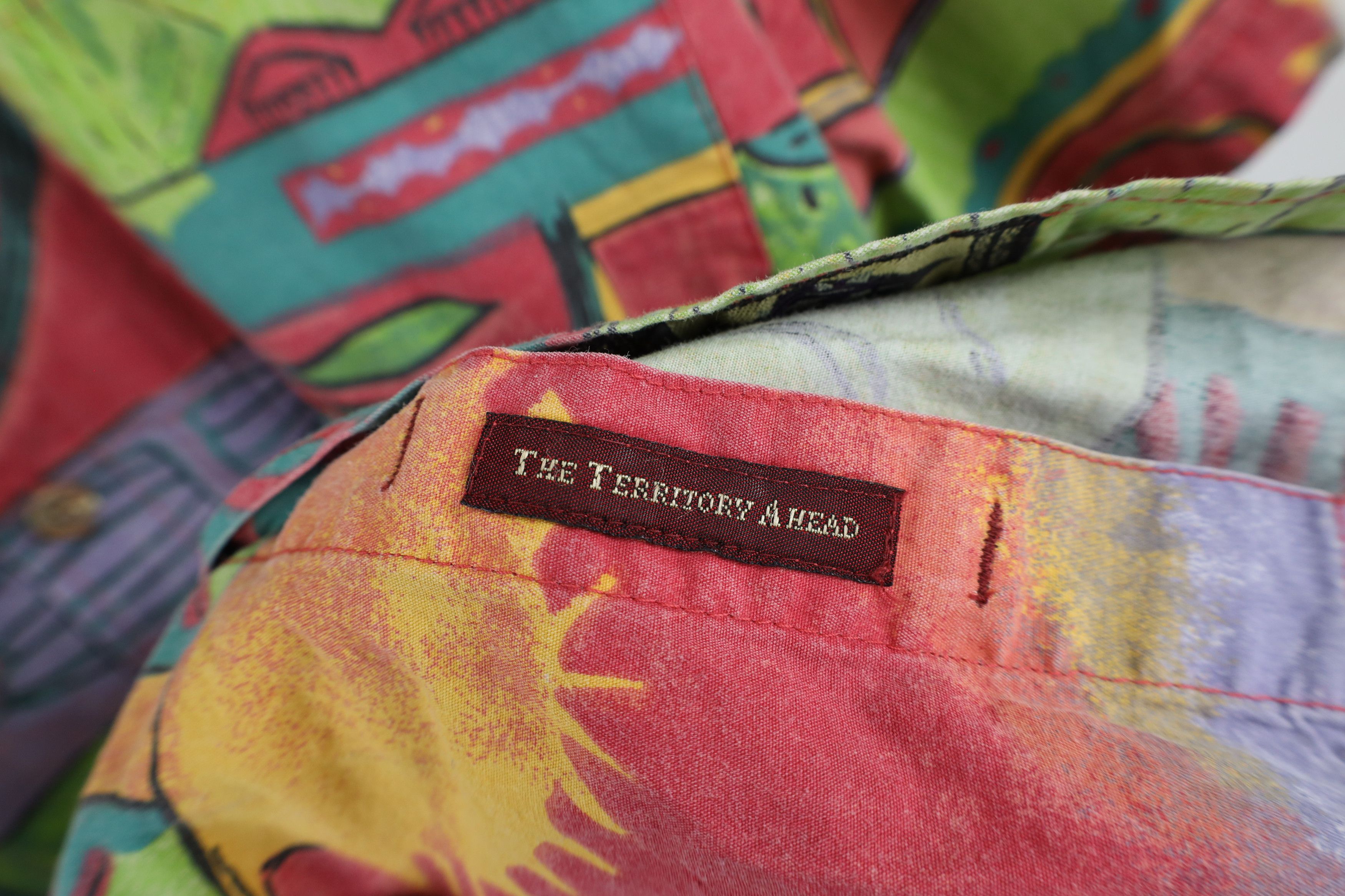 Vintage Vintage 90s Streetwear Rainbow Short Sleeve Button Shirt Size US XL / EU 56 / 4 - 4 Thumbnail