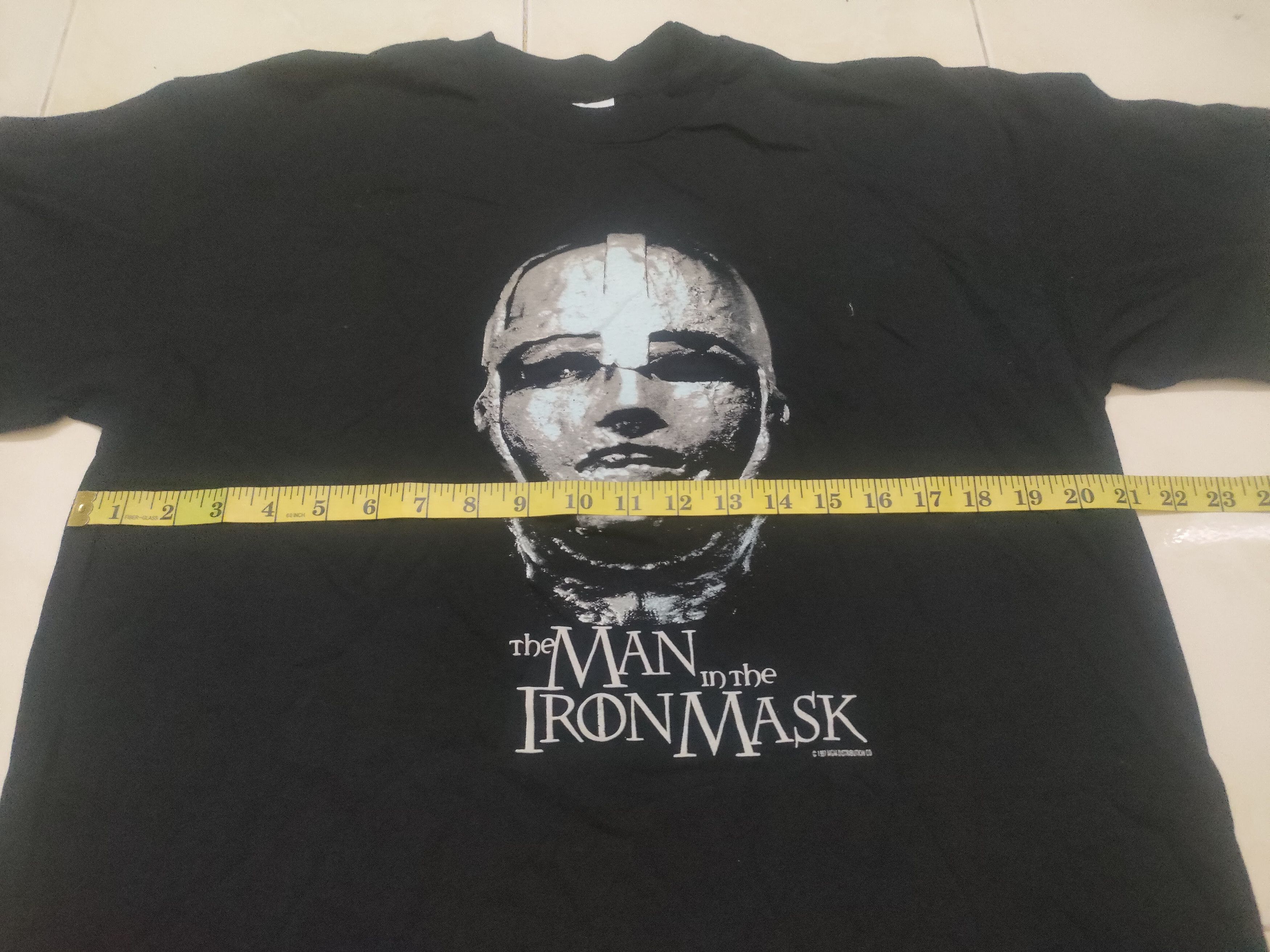 Vintage Vintage The Man in The Iron Mask Movie T-Shirt Size US L / EU 52-54 / 3 - 5 Thumbnail