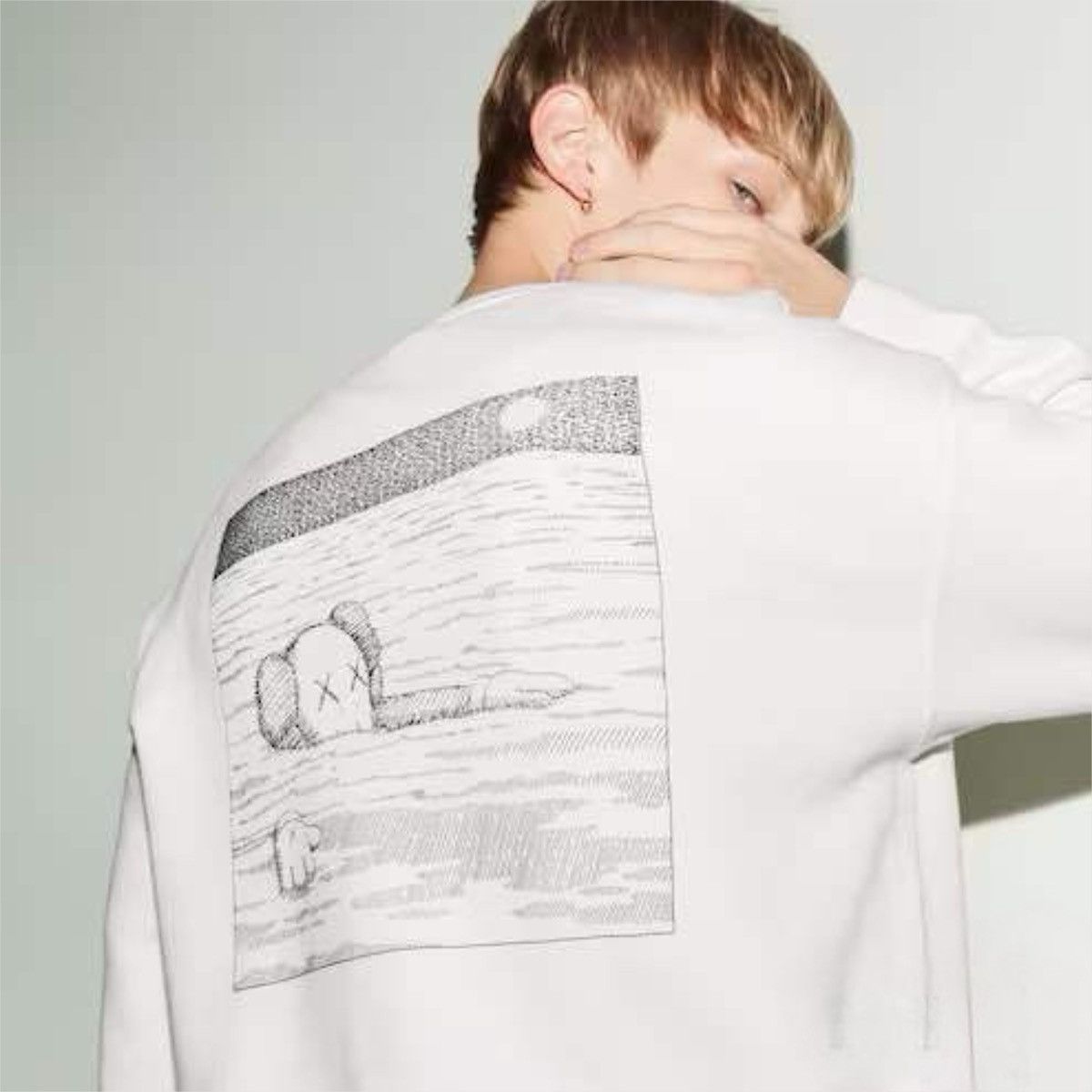 Kaws Uniqlo X Kaws Sweatshirt Size US M / EU 48-50 / 2 - 4 Thumbnail