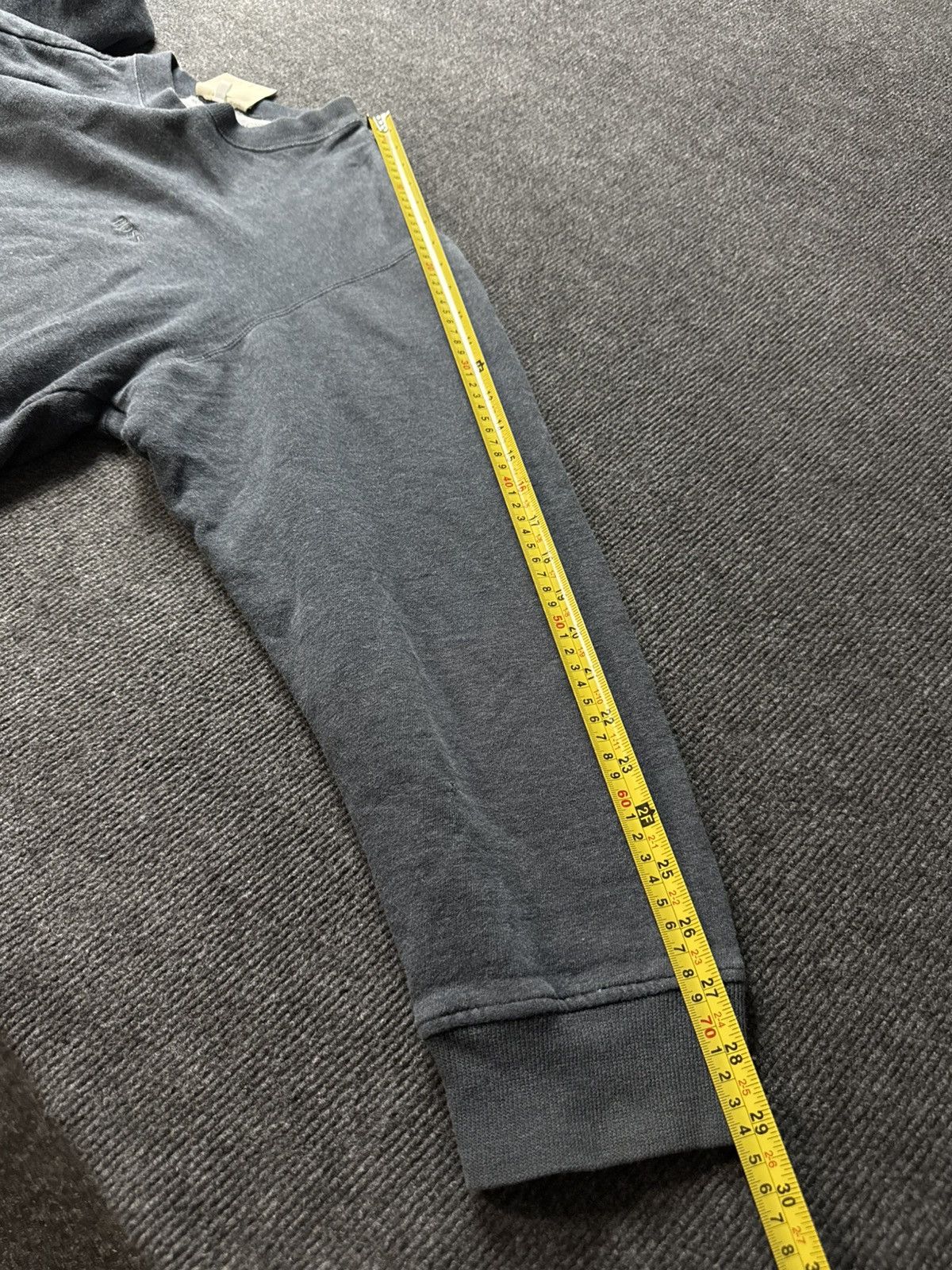 Hugo Boss 00s Hugo Boss Distressed Crewneck Sweatshirt Minimal Logo L Size US L / EU 52-54 / 3 - 22 Thumbnail