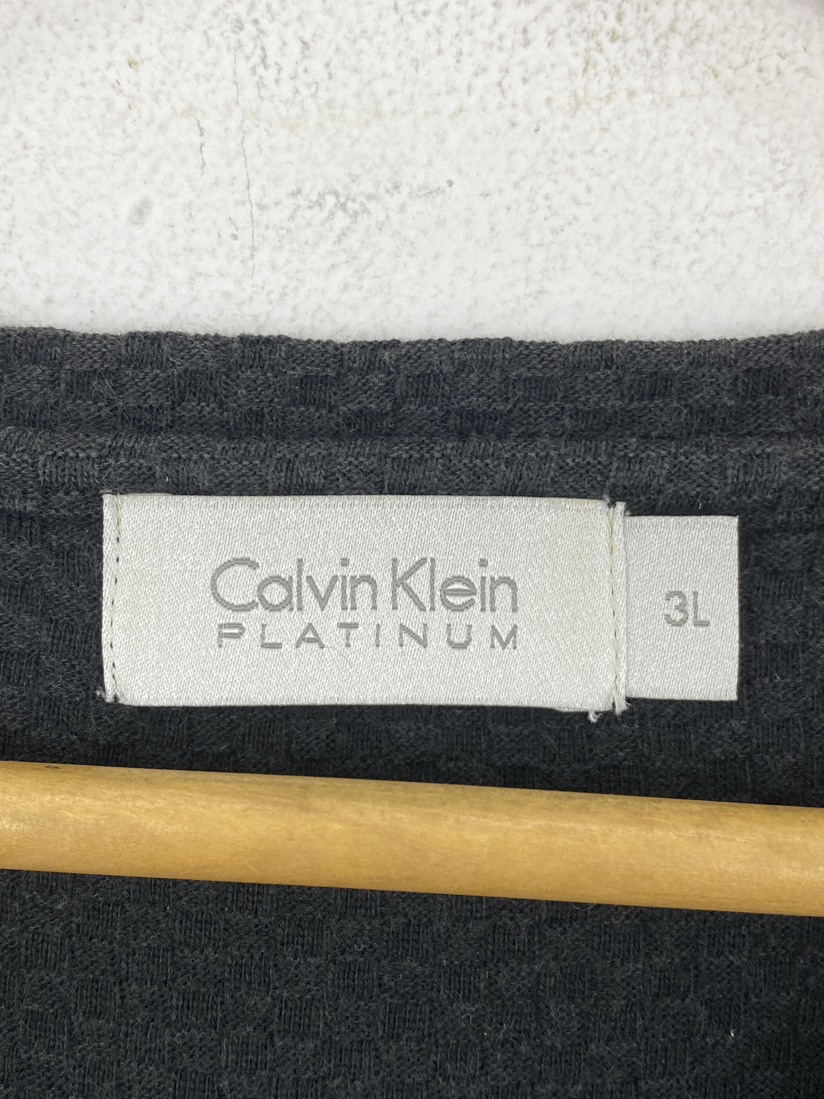 Calvin Klein Vintage Calvin Klien Short-sleeve V-neck t-shirt JA0147 Size US XXL / EU 58 / 5 - 5 Thumbnail