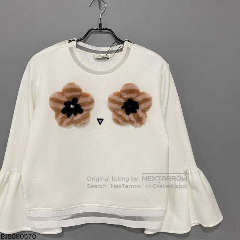 Fendi Fendi Mink Fur Flower Embellished Bell Sleeve Sweatshirt Size XS / US 0-2 / IT 36-38 - 2 Thumbnail