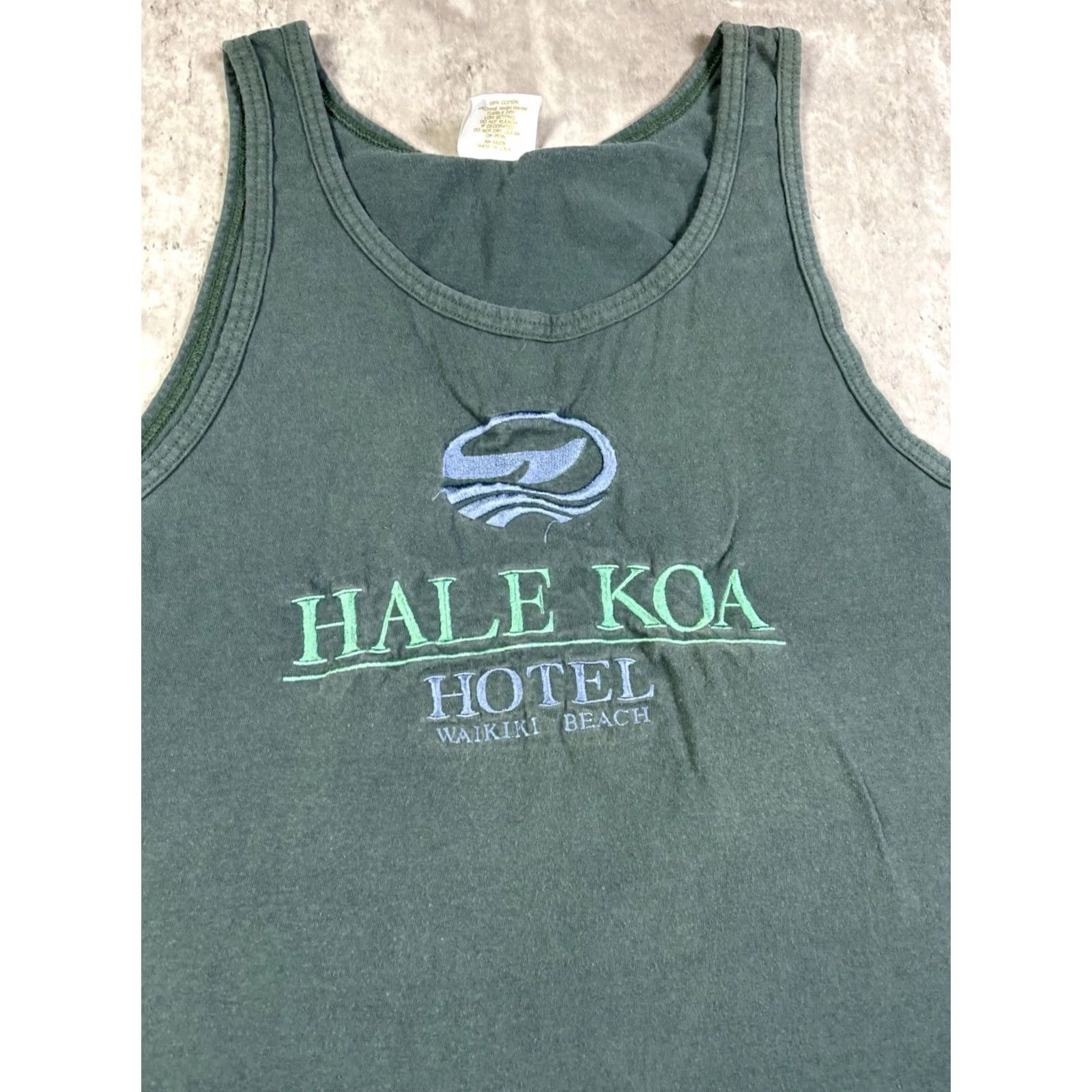 Vintage VINTAGE Hale Koa Blue Tank Top Shirt L | 90s Graphic Print Crew Neck Cotton Men T-Shirt Alice in Wonderland Backyardigans Size US L / EU 52-54 / 3 - 3 Thumbnail