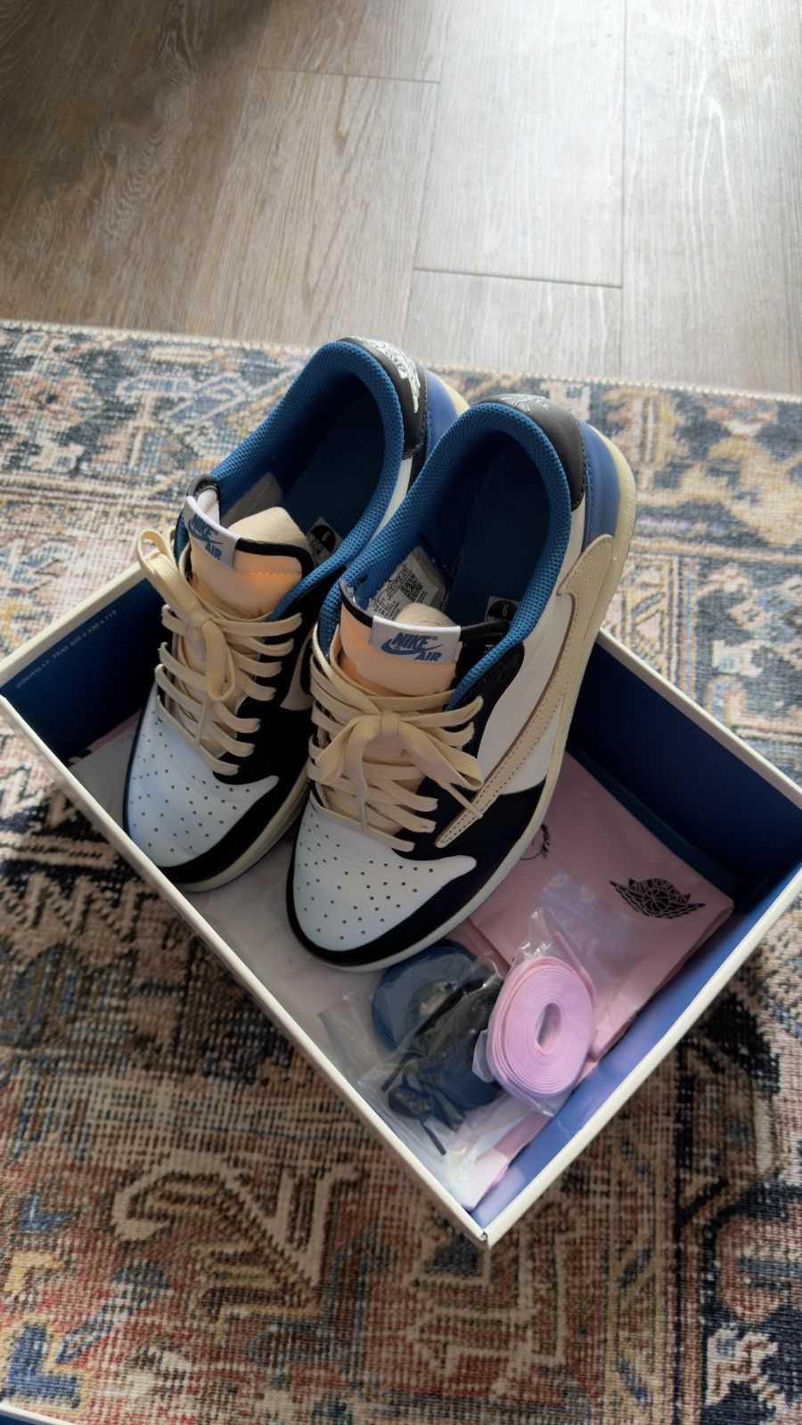 Fragment Design × Jordan Brand Air jordan 1 low fragment x Travis scott Size US 9 / EU 42 - 4 Thumbnail