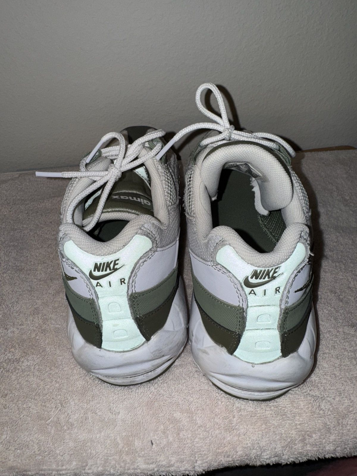Nike Airmax 95 white oil green Size US 11.5 / EU 44-45 - 4 Thumbnail