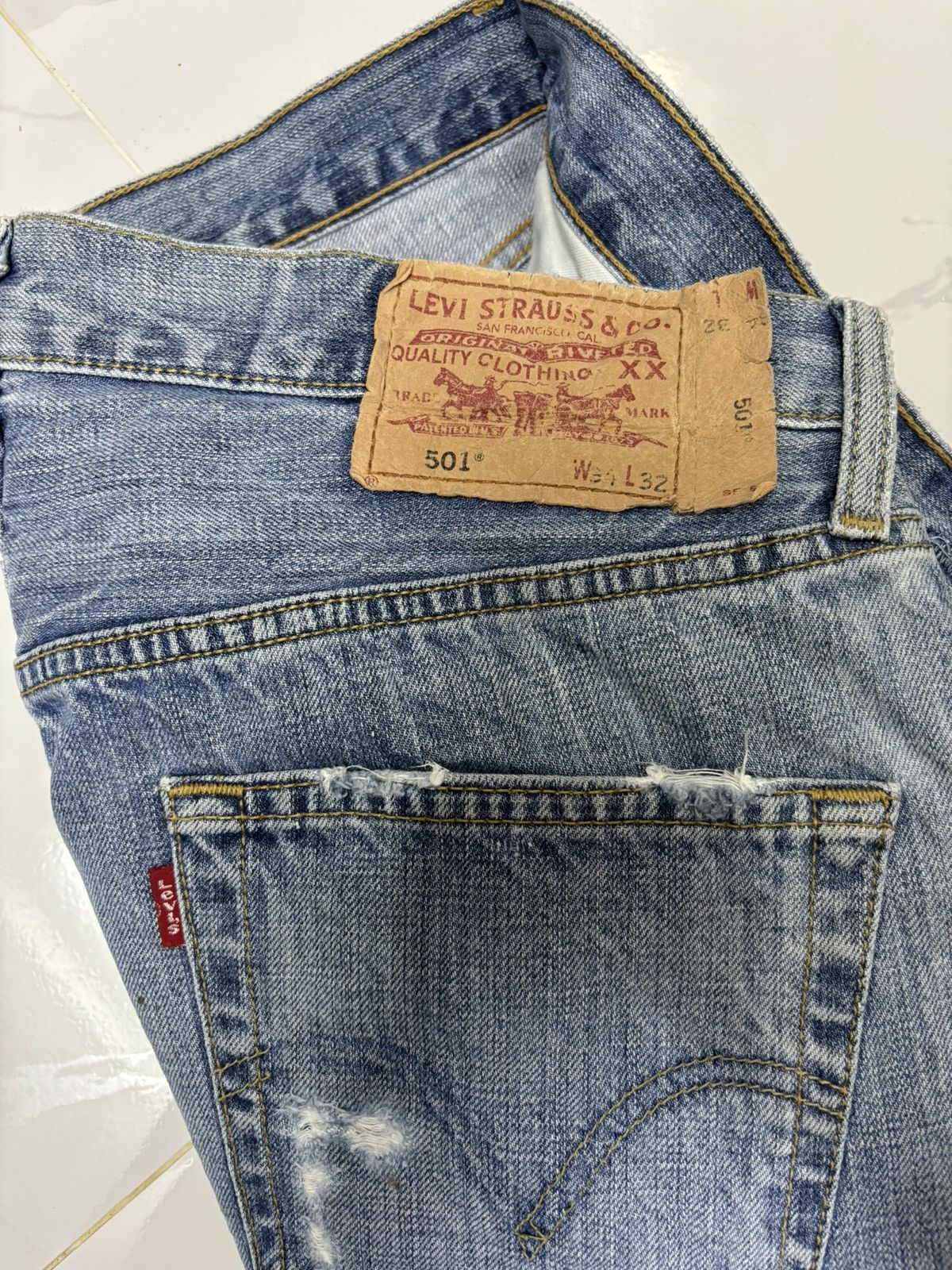 Levi's VINTAGE LEVIS 501 JAPAN BLUE WASH DISTRESS DENIM JEANS Size US 35 - 9 Thumbnail