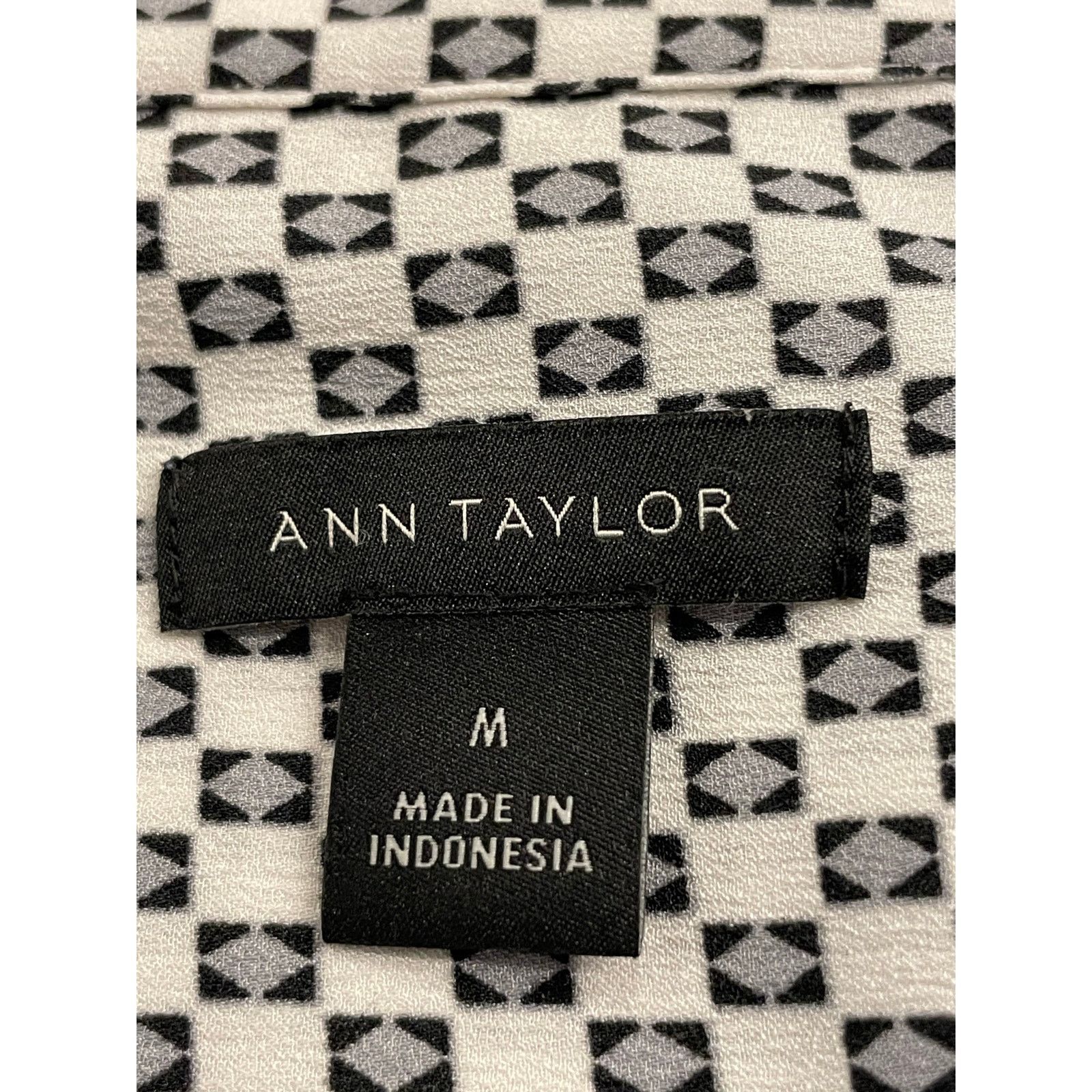 Ann Taylor Ann Taylor Tailored button up white and gray diamond M Size M / US 6-8 / IT 42-44 - 3 Thumbnail