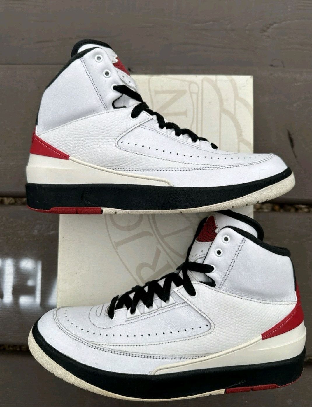 Jordan Brand Nike Air Jordan Retro 2 Chicago 2022 DX2454106 Size 9 Men Size US 9 / EU 42 - 2 Thumbnail