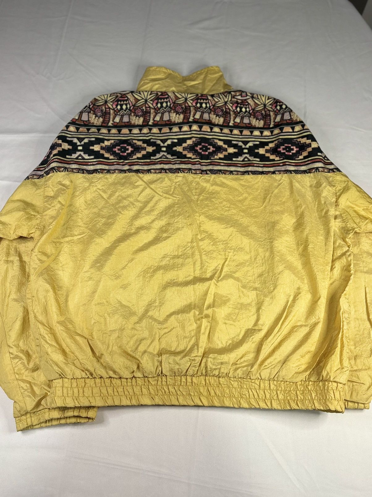 Vintage Vintage 90s Aztec style Windbreaker | $45 Size US M / EU 48-50 / 2 - 2 Thumbnail
