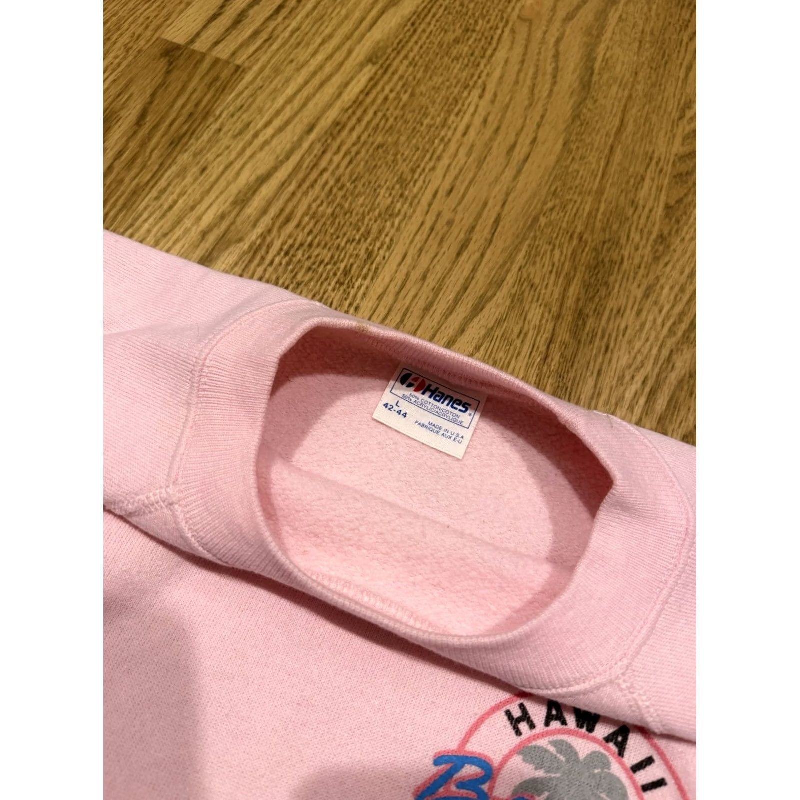 Vintage VINTAGE Hawaii Beach Club Crewneck Sweatshirt Men’s L Pink Graphic Print 80s Surf Pullover Sweatshirt Mens Size US L / EU 52-54 / 3 - 6 Thumbnail