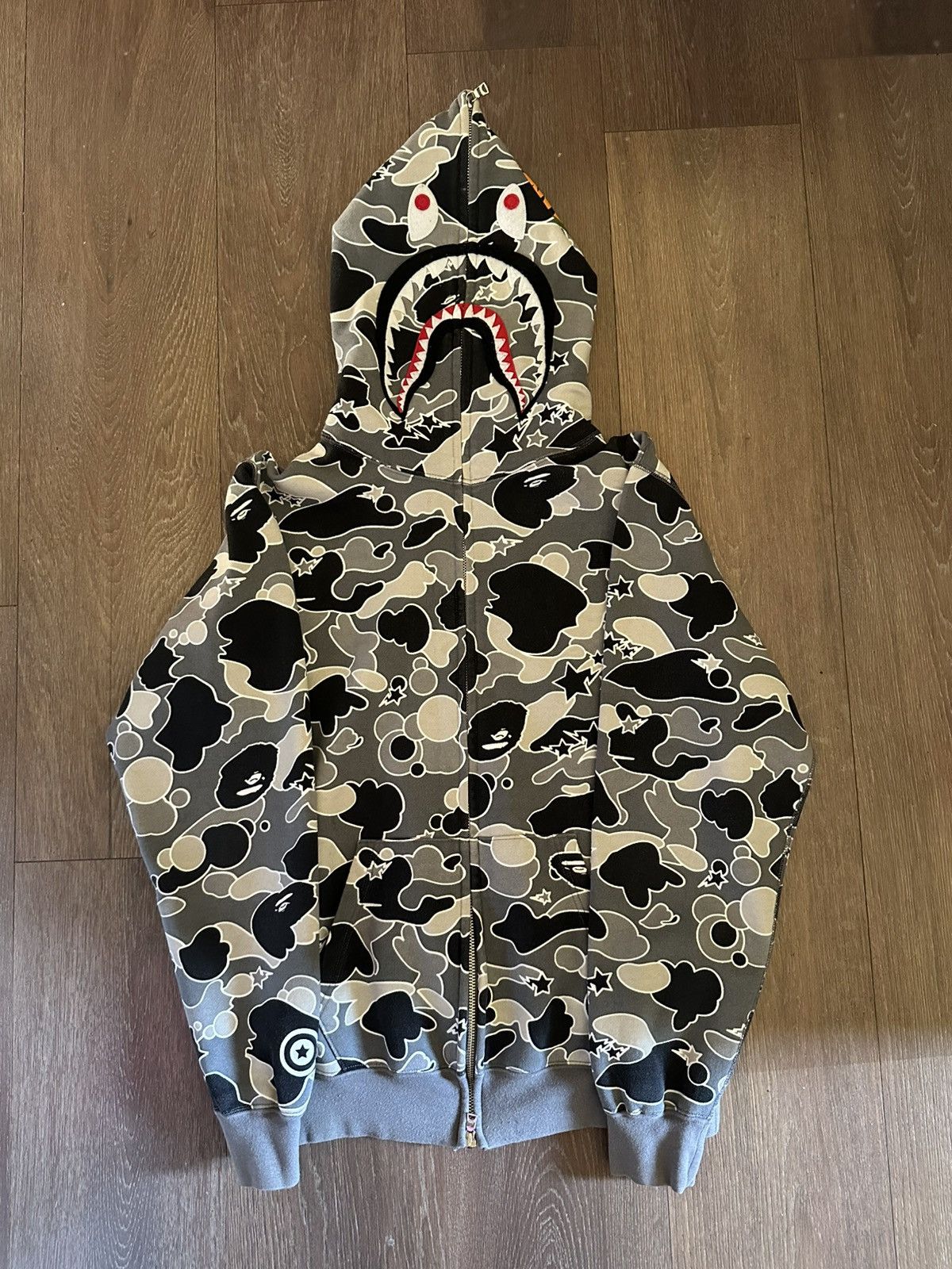 Bape Bape Shark Hoodie Gray Sta Camo Size M / US 6-8 / IT 42-44 - 1 Thumbnail