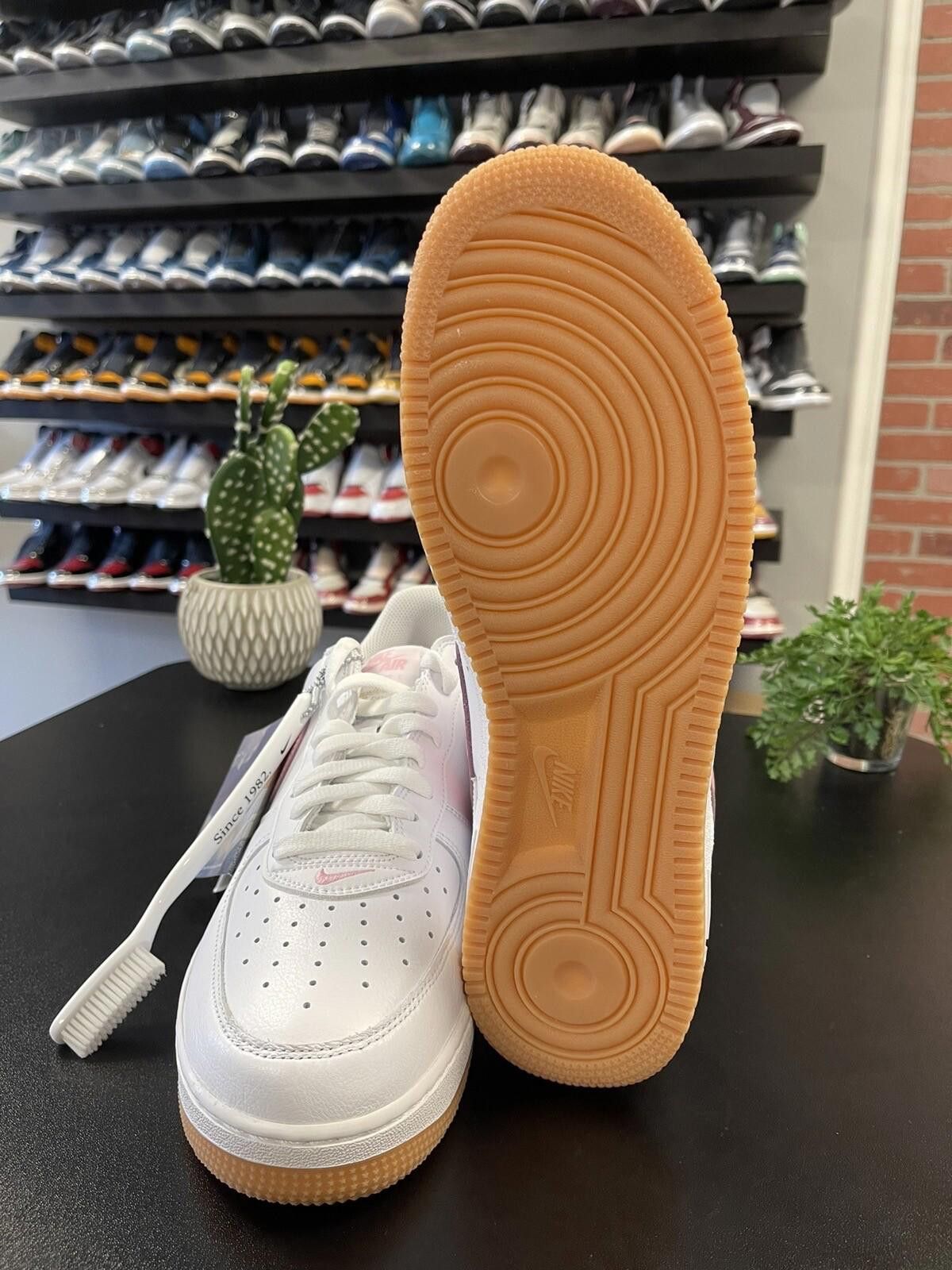 Nike Size 11 - Nike Air Force 1 Low Retro Valentines Day White Size US 11 / EU 44 - 9 Thumbnail