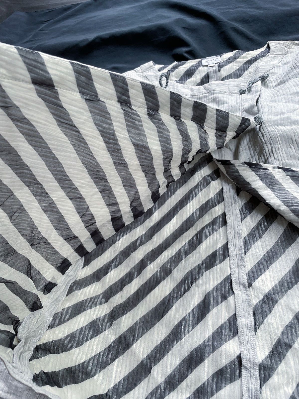 Armani ARMANU ARCHIVE COLLECTION BUTTON DOWN SHIRT Size US M / EU 48-50 / 2 - 4 Thumbnail