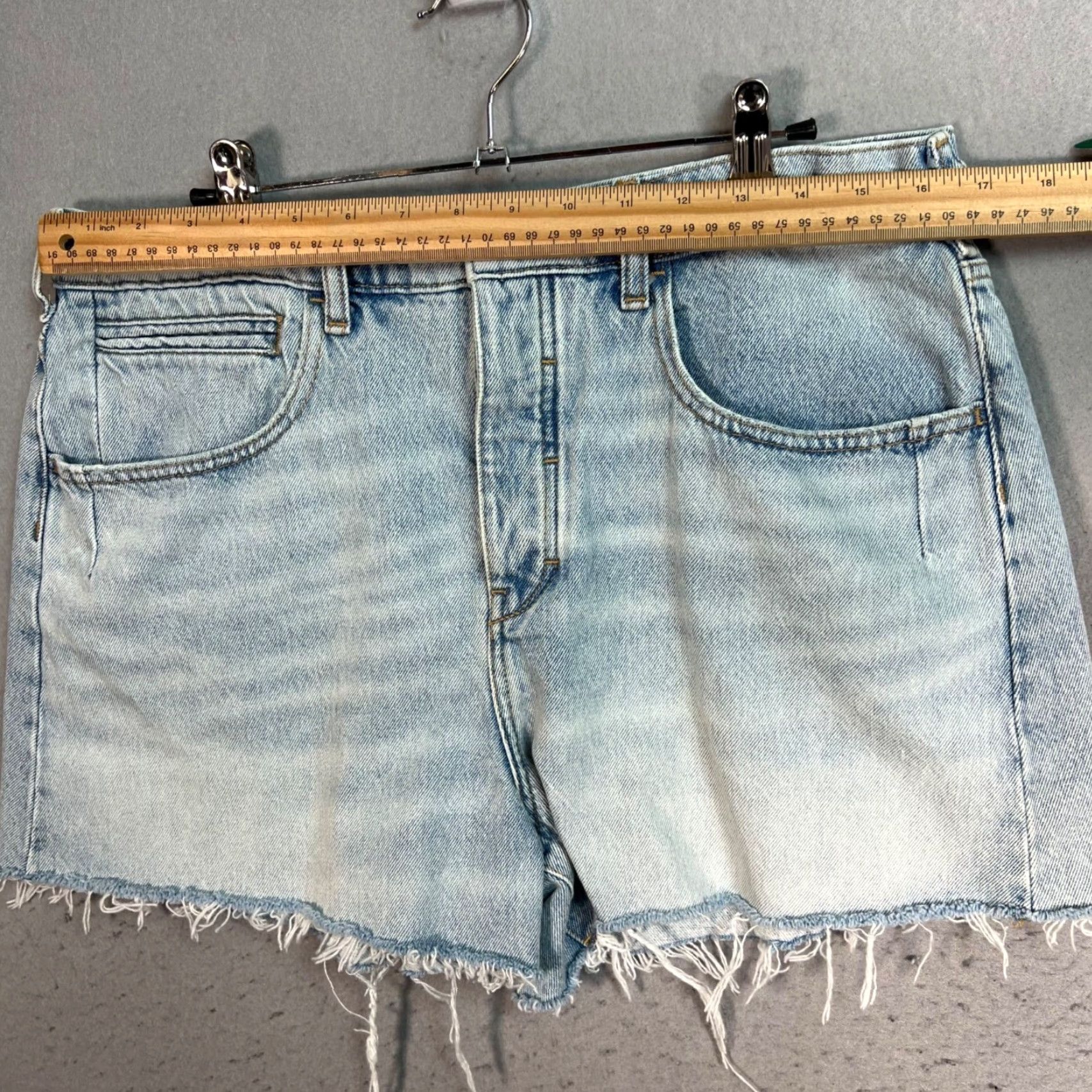 Vintage VINTAGE Pilcro Light Wash Frayed Hem Denim Shorts Womens 31 Light Blue 2010s Cut-Off High Rise Women Size 24" / US 00 / IT 34 - 6 Thumbnail