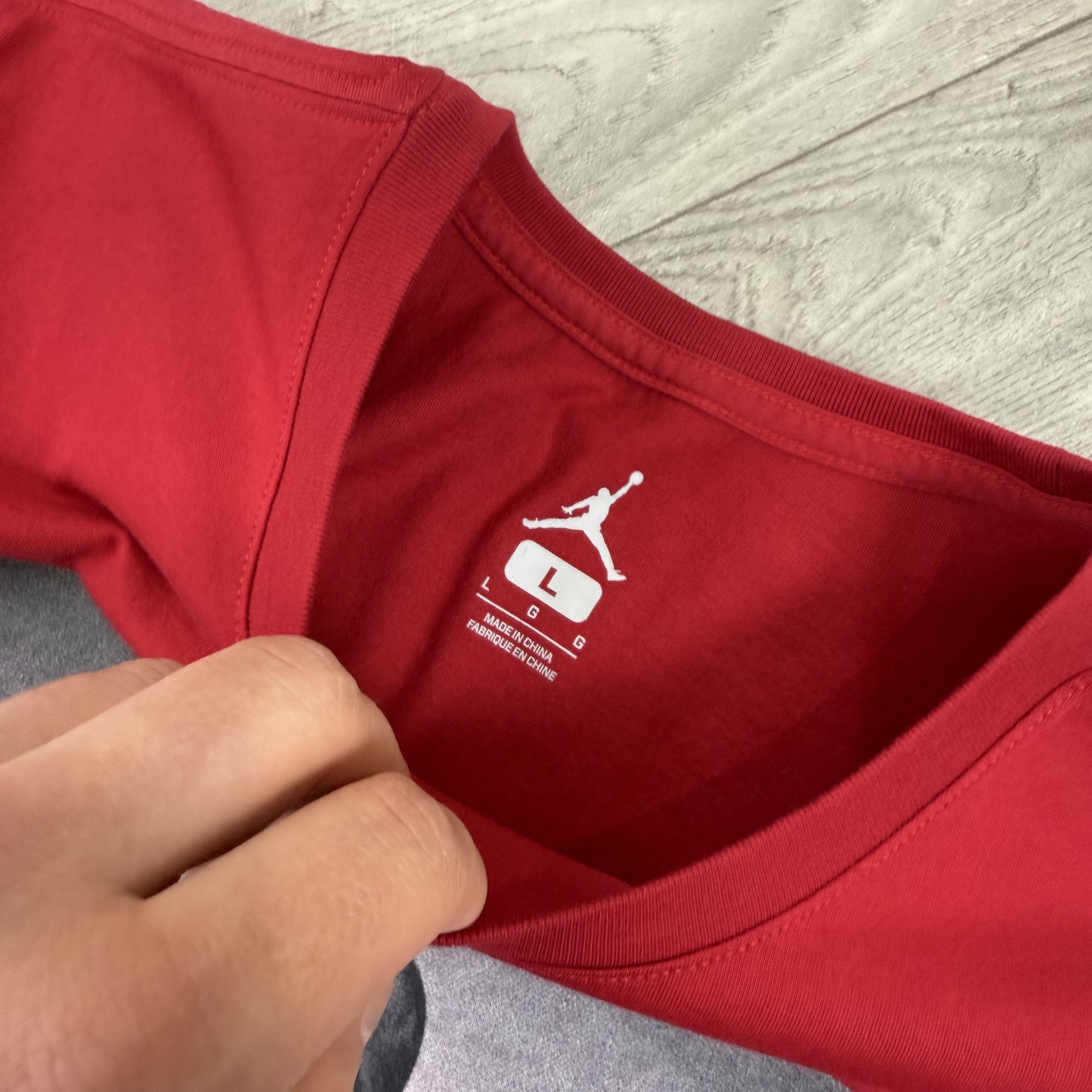 Jordan Brand Jordan Red Graphic Tee Shirt Size US L / EU 52-54 / 3 - 9 Thumbnail
