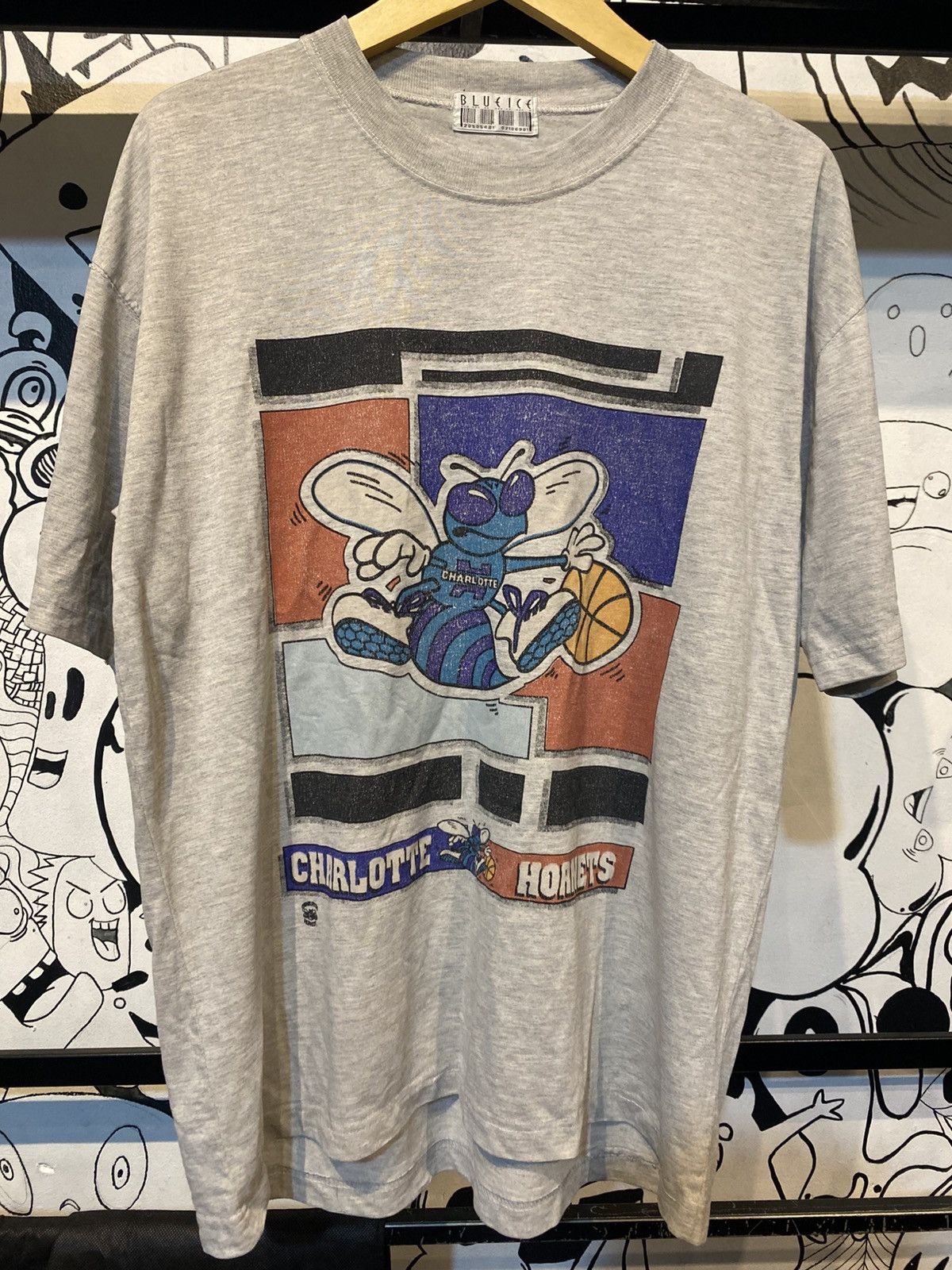Other Vintage Charlotte Hornets Tshirt Size US XL / EU 56 / 4 - 1 Thumbnail
