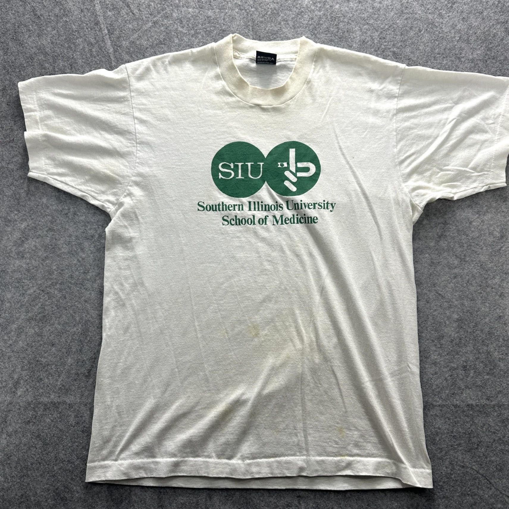 Vintage VINTAGE Screen Stars Best SIU College Shirt Mens XL White Crew Neck Short Sleeve Graphic Print 90s SIU School of Medicine Size US XL / EU 56 / 4 - 2 Thumbnail