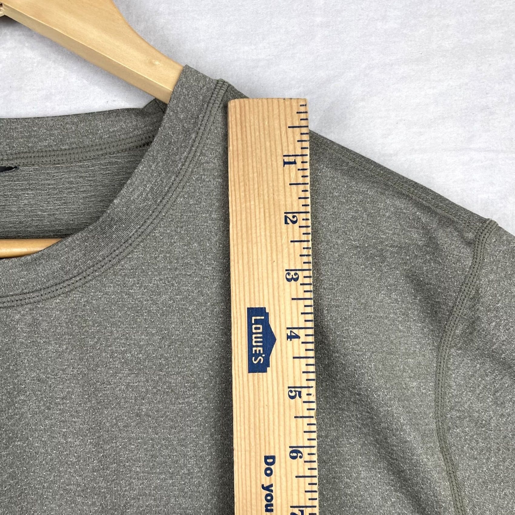 Vuori Vuori Shirt Mens Large Gray Heather Performance Pocket Tee Athletic Gym Stretch Size US L / EU 52-54 / 3 - 5 Thumbnail