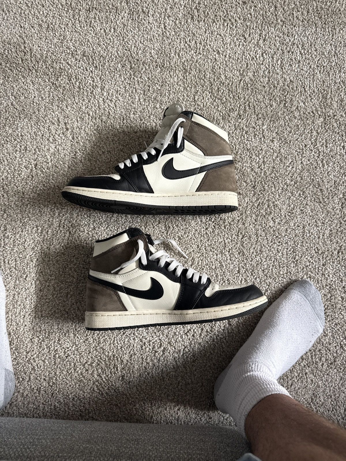 Nike Jordan 1 high retro dark mocha Size US 10 / EU 43 - 2 Thumbnail
