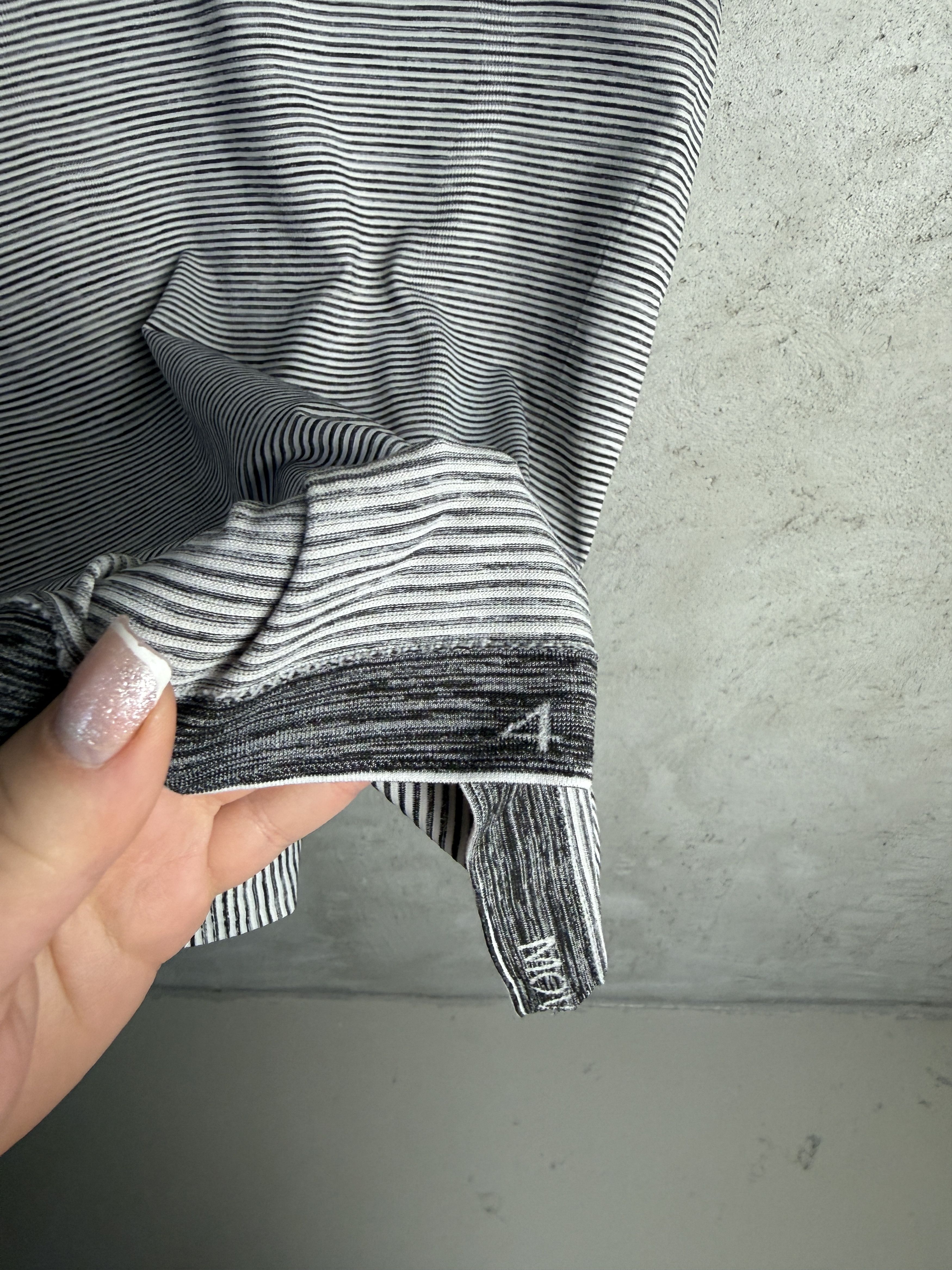 Lululemon Lululemon striped t-shirt tee yoga gym pilates sport Size S / US 4 / IT 40 - 3 Thumbnail