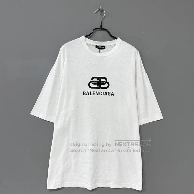 Balenciaga Balenciaga White Lock Buckle Short Sleeve. Size US S / EU 44-46 / 1 - 1 Thumbnail