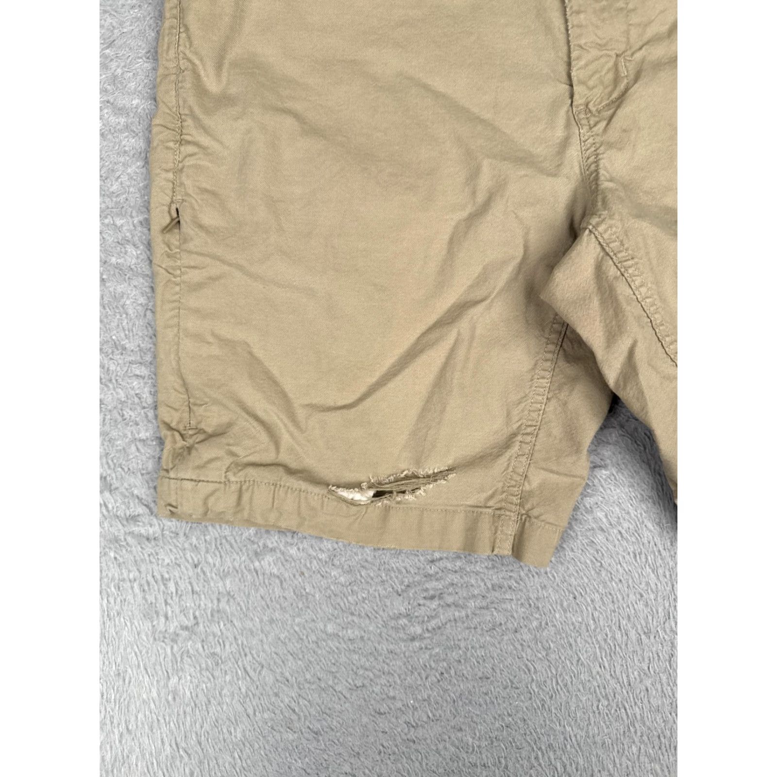 The North Face The North Face Shorts Mens 34 Khaki Beige Chino Flat Front Casual Zip Pockets Hem Tear Flaw Size US 34 / EU 50 - 3 Thumbnail