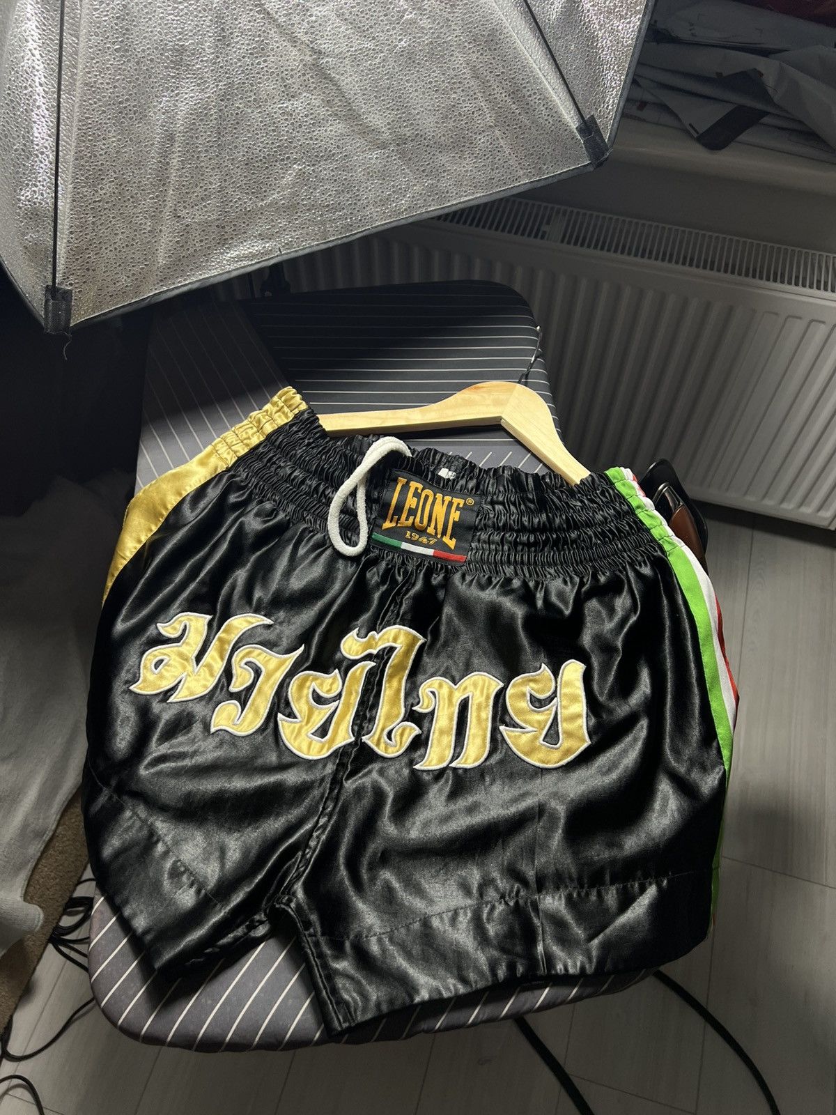 Japanese Brand LEONE Muay Thai Shorts Boxing Trunks BlackGold Vintage Style Size US 34 / EU 50 - 7 Thumbnail