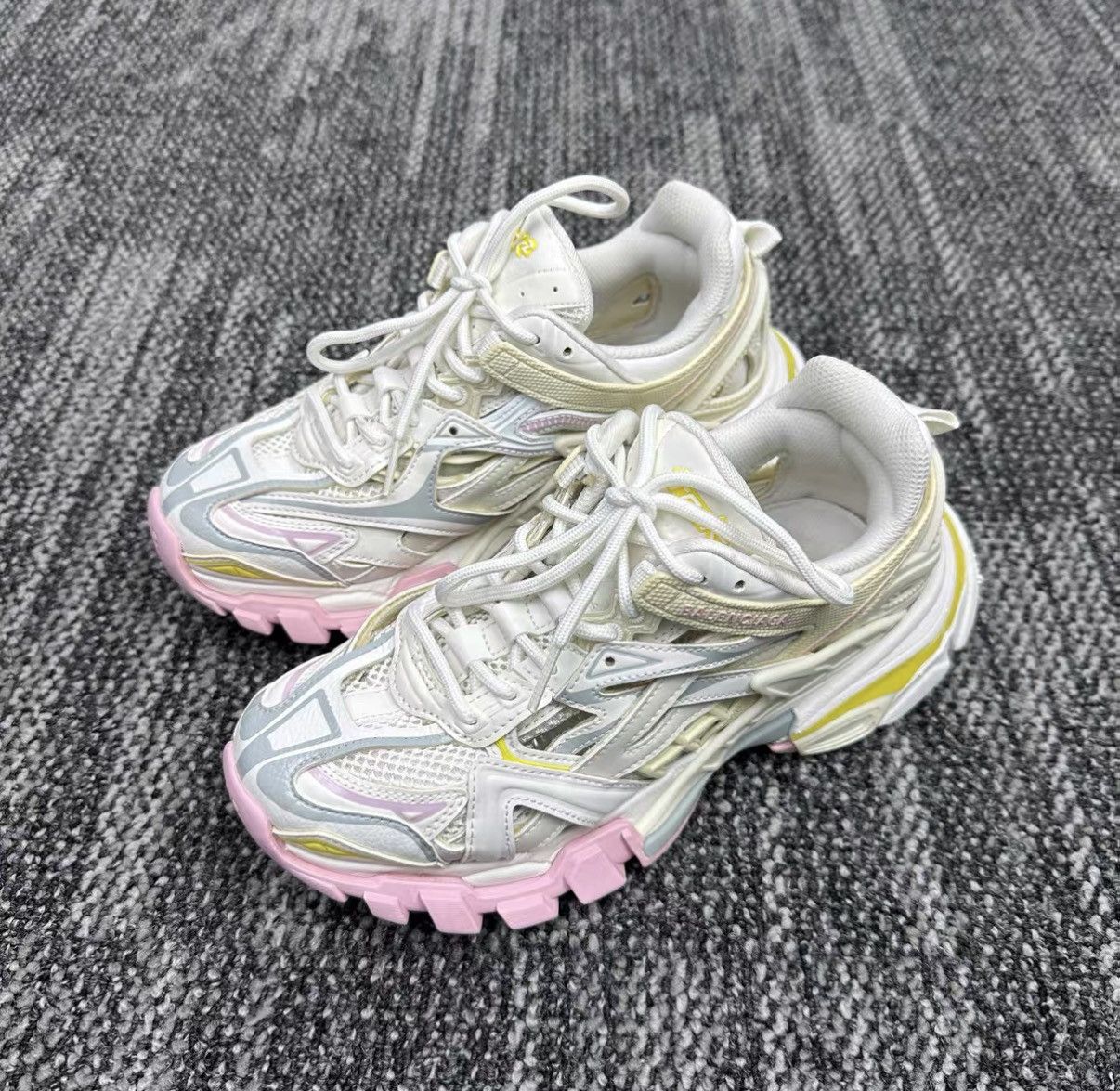 Balenciaga Balenciaga Track 2.0 White & Pink Candy Sneakers J42 Size US 6 / IT 36 - 1 Thumbnail