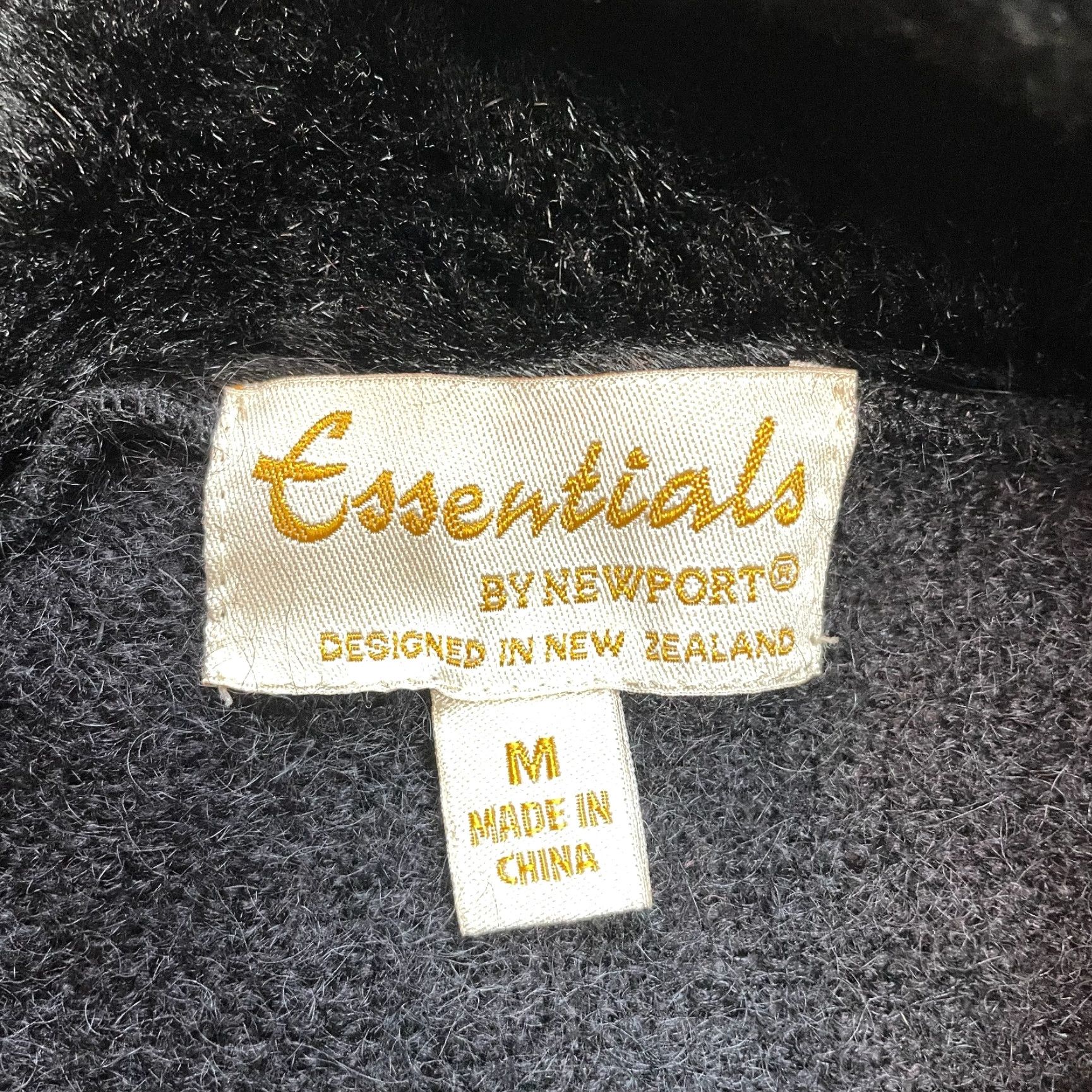 Essentials Essentials by Newport Designed in New Zealand Sweater Womens Medium Black Full Zip Knit Size M / US 6-8 / IT 42-44 - 2 Thumbnail