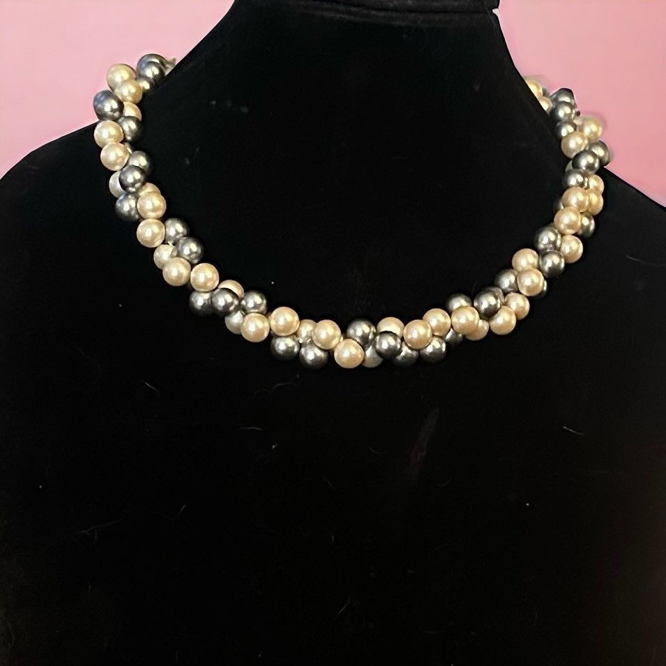Vintage Vintage silver and off white twisted pearl necklace Size ONE SIZE - 1 Thumbnail