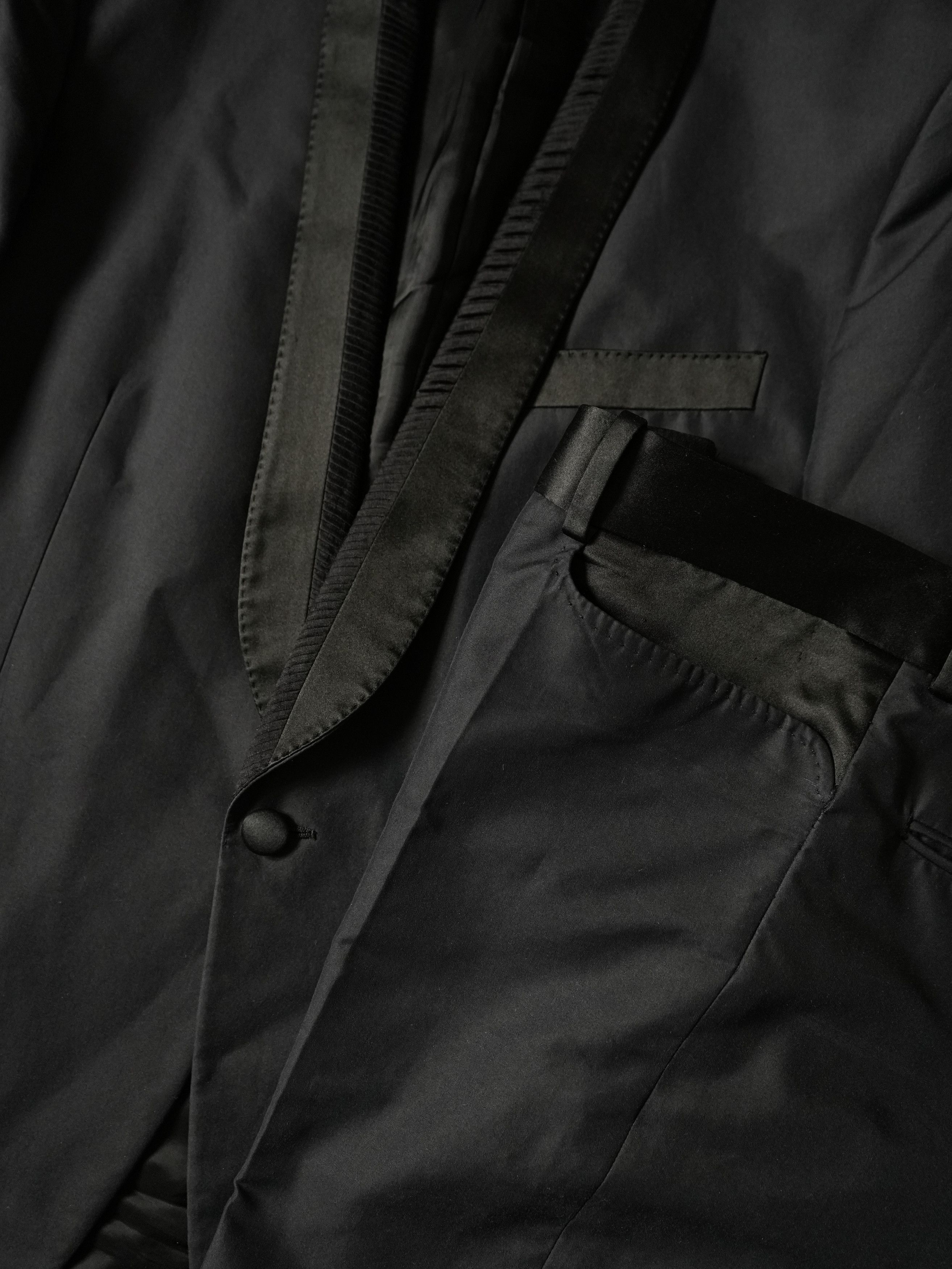 Alexander McQueen S/S 2007 Alexander McQueen RUNWAY Satin Detail Suit Size 52R - 3 Thumbnail