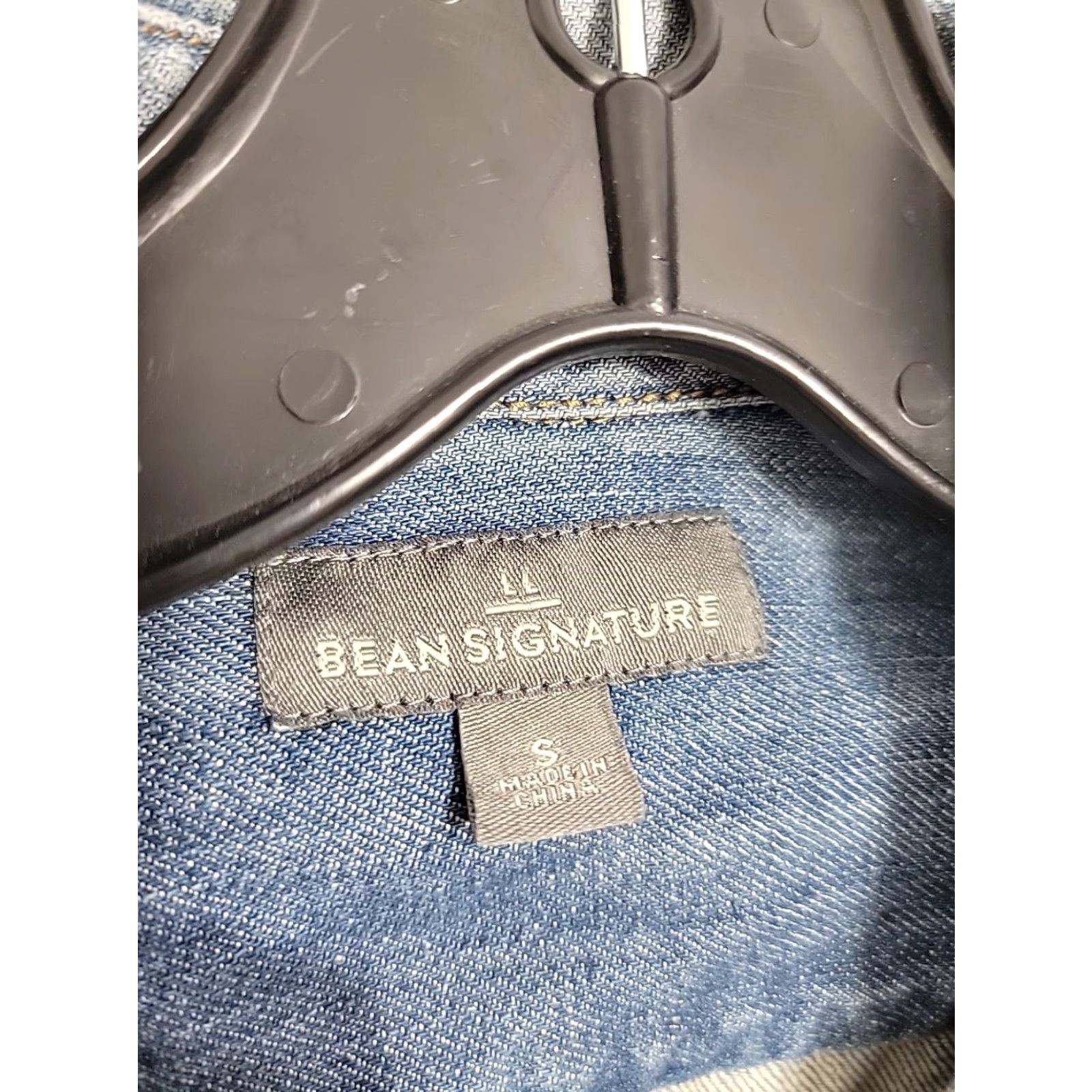 Vintage VINTAGE? No. LL Bean Signature Denim Over Shirt Mens Blue Size Small Shirt Mens Small Blue Denim/N/A Size US S / EU 44-46 / 1 - 2 Thumbnail
